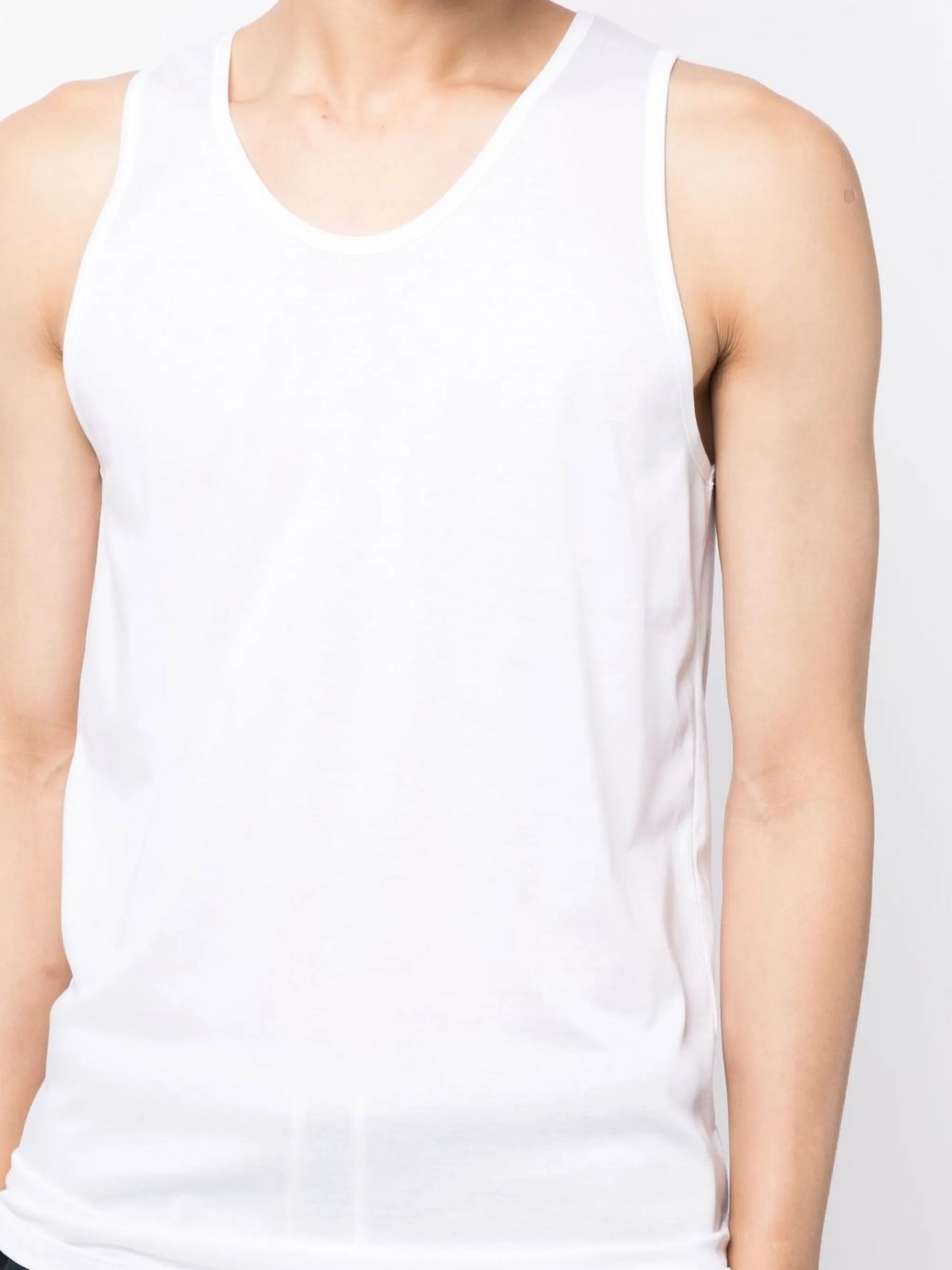 scoop-neck sleeveless tank top