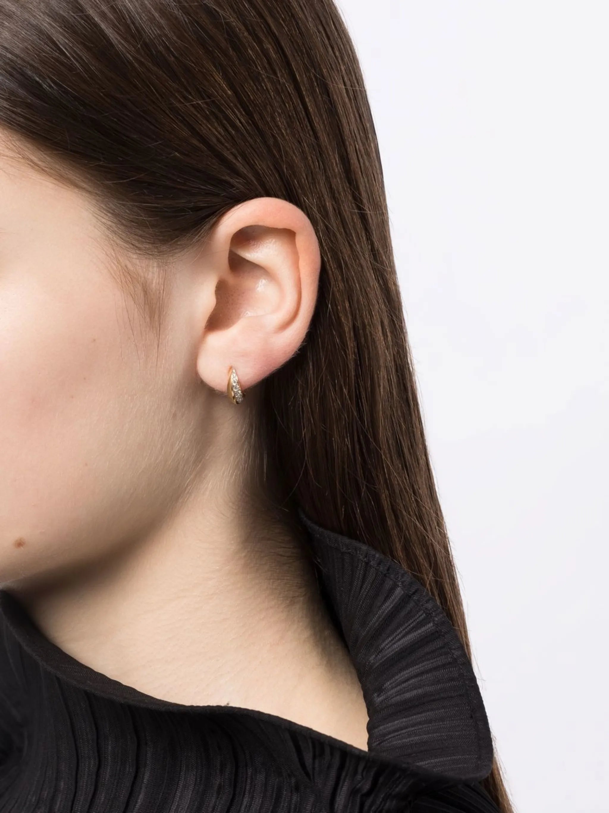 18kt yellow gold diamond hoop earring