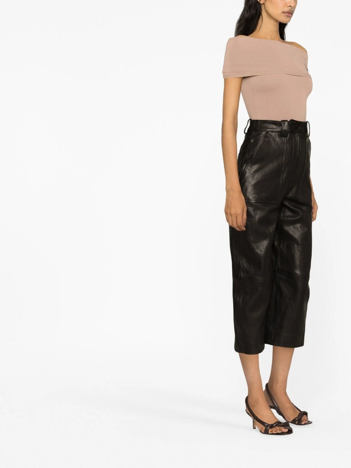 high-waisted cropped trousers
