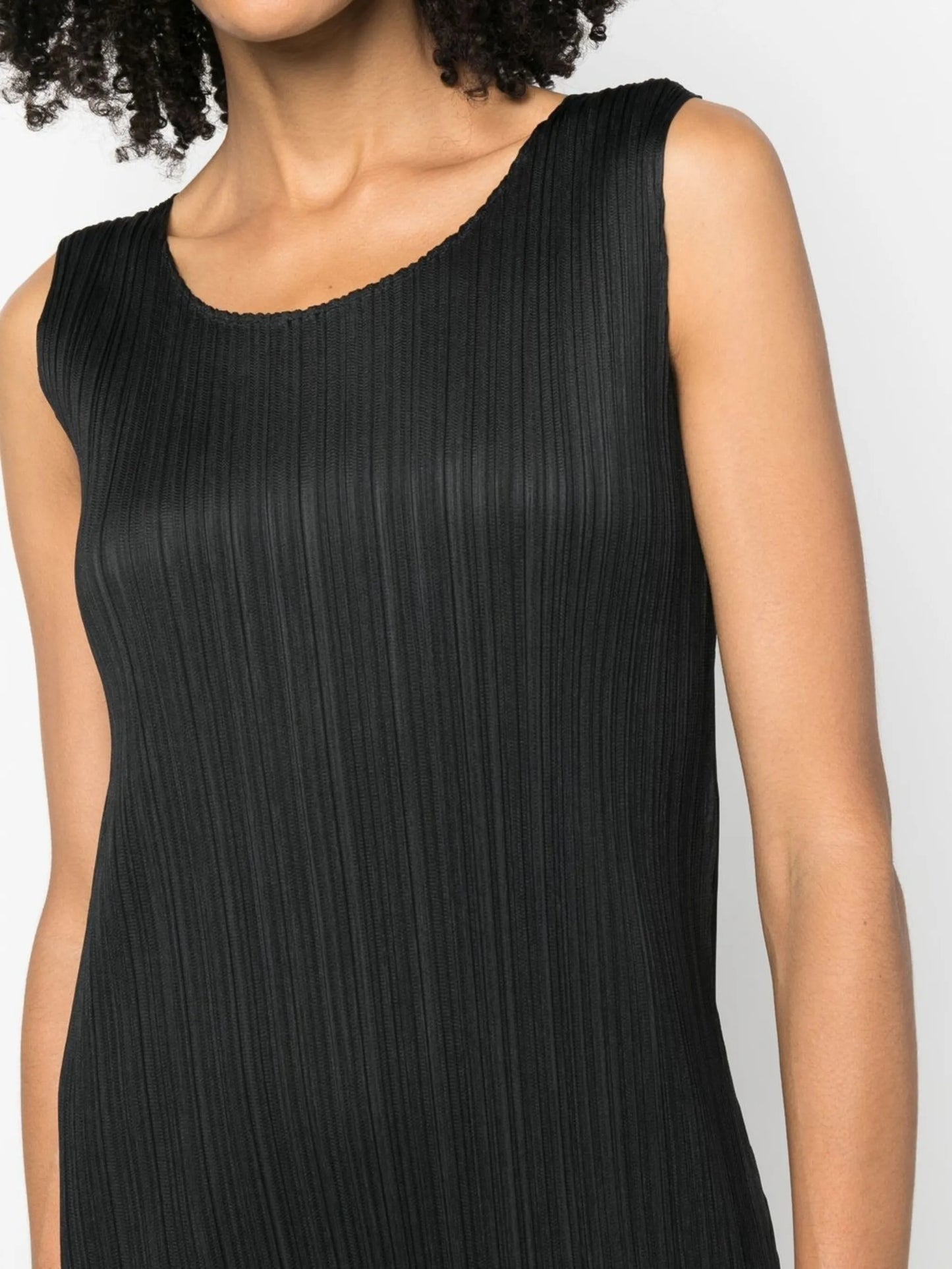 pleated sleeveless mini-dress