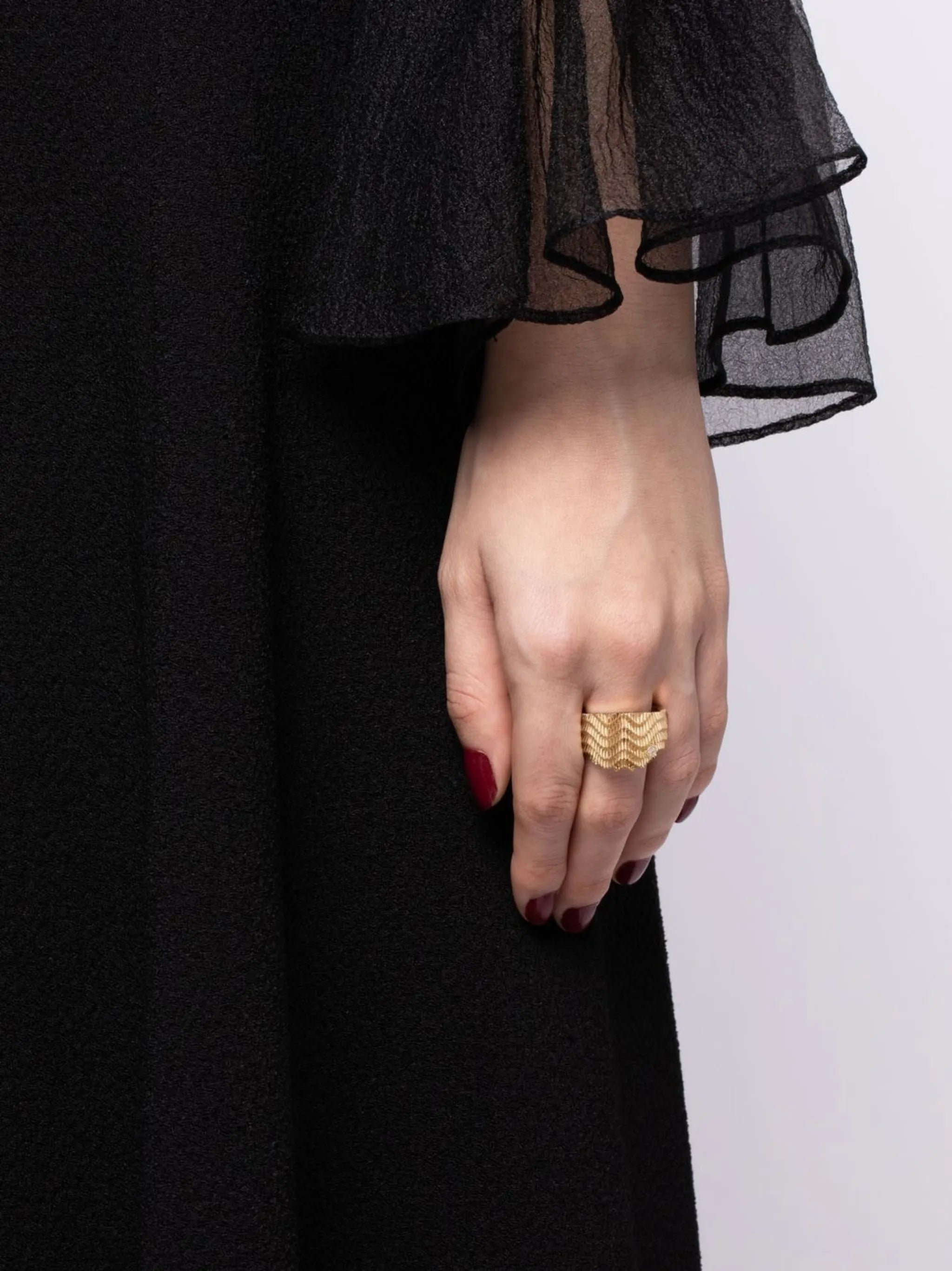 9kt yellow gold diamond wave ring