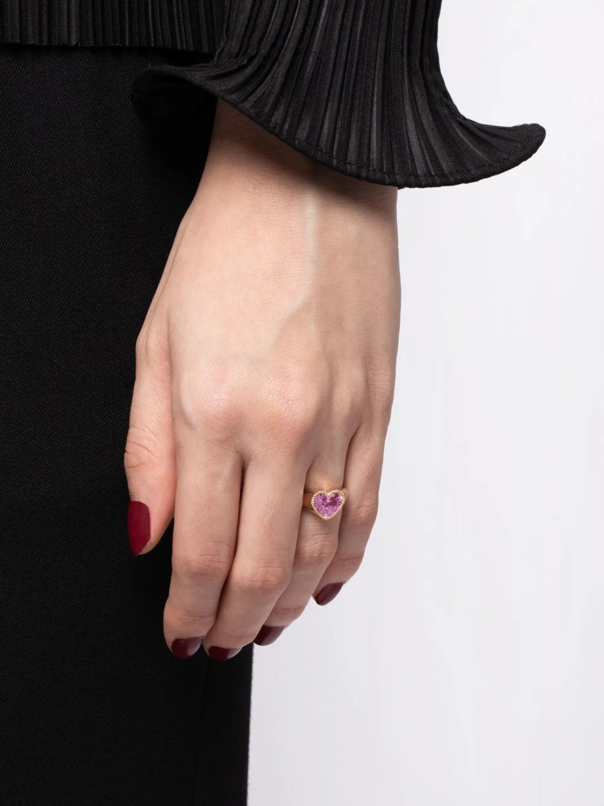 9kt yellow Baby Coeur ring