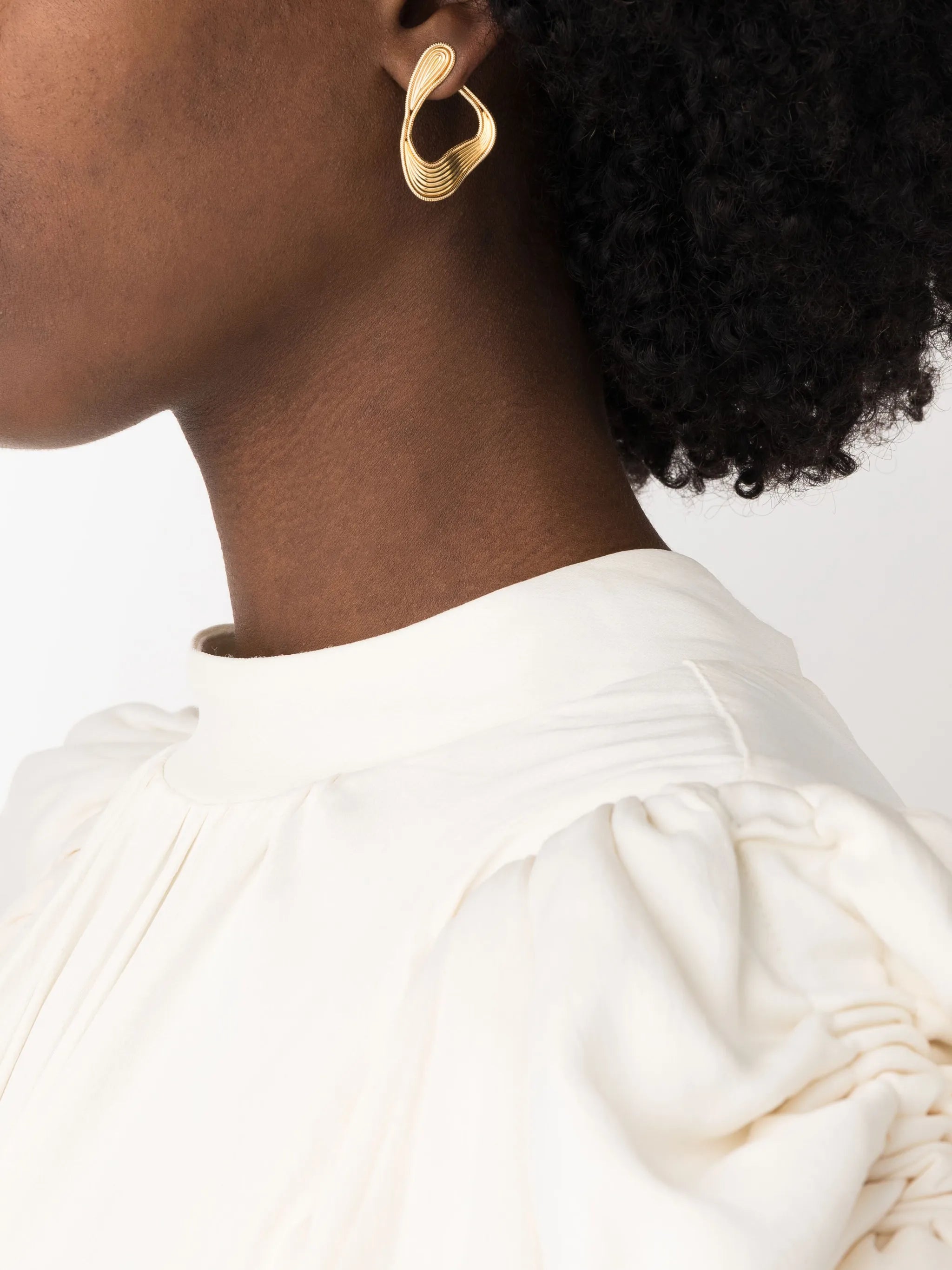 18kt yellow gold Stream Lines hoop earrings