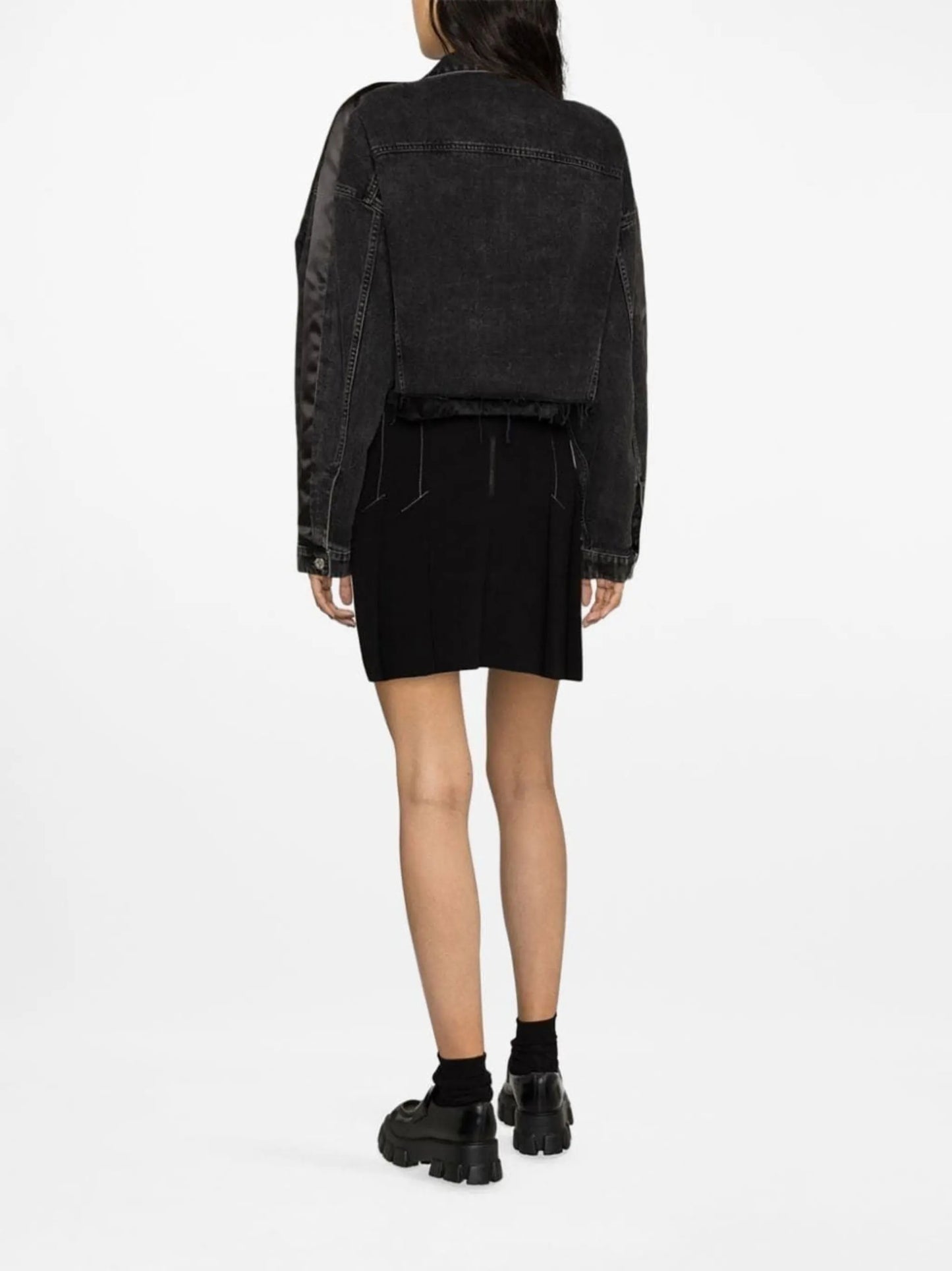 button-fastening denim jacket