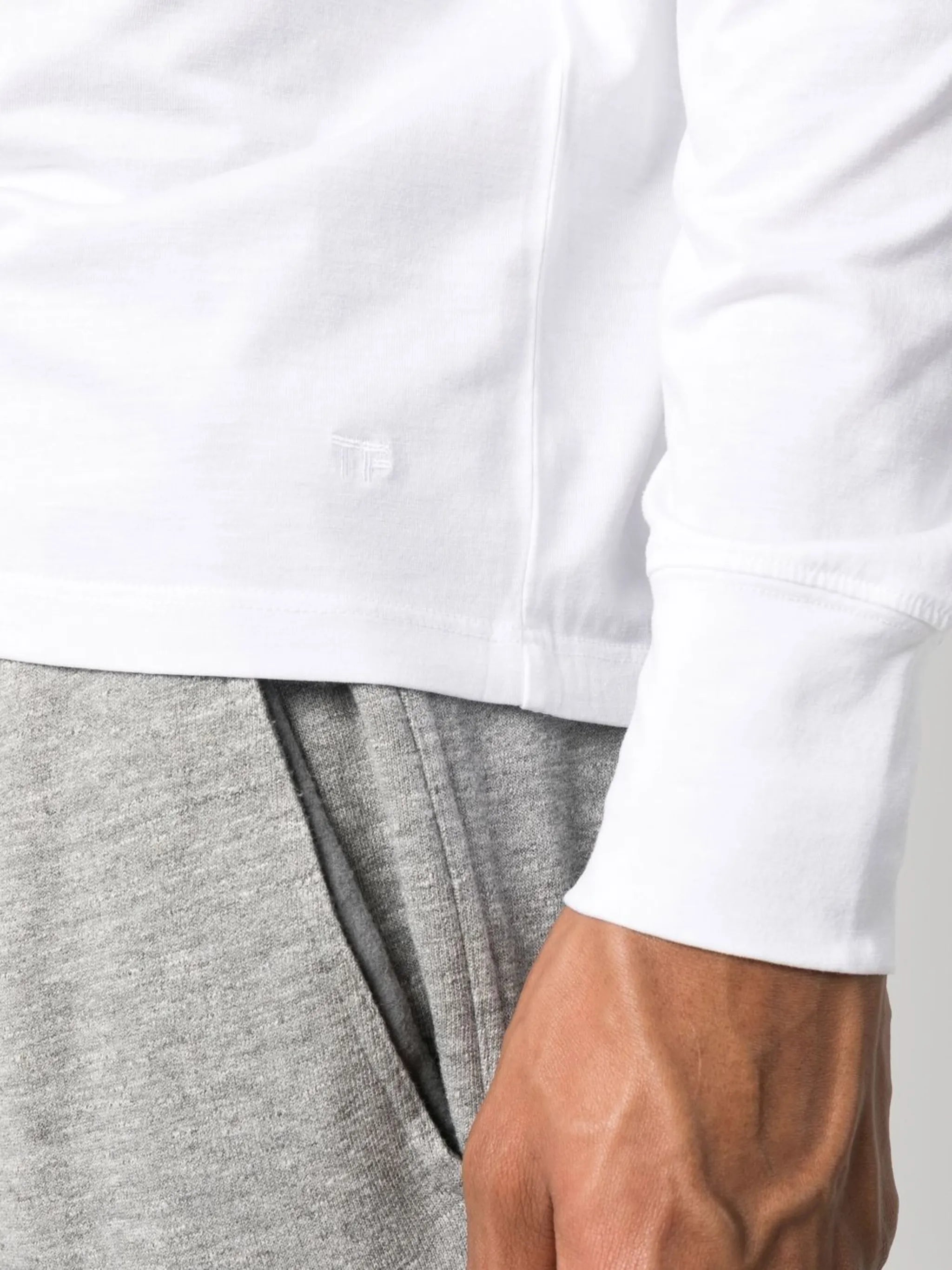 round-neck long-sleeve T-shirt