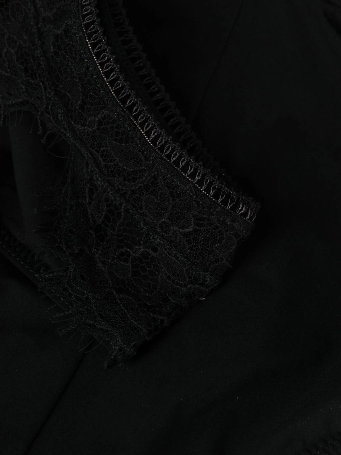 lace-trim briefs