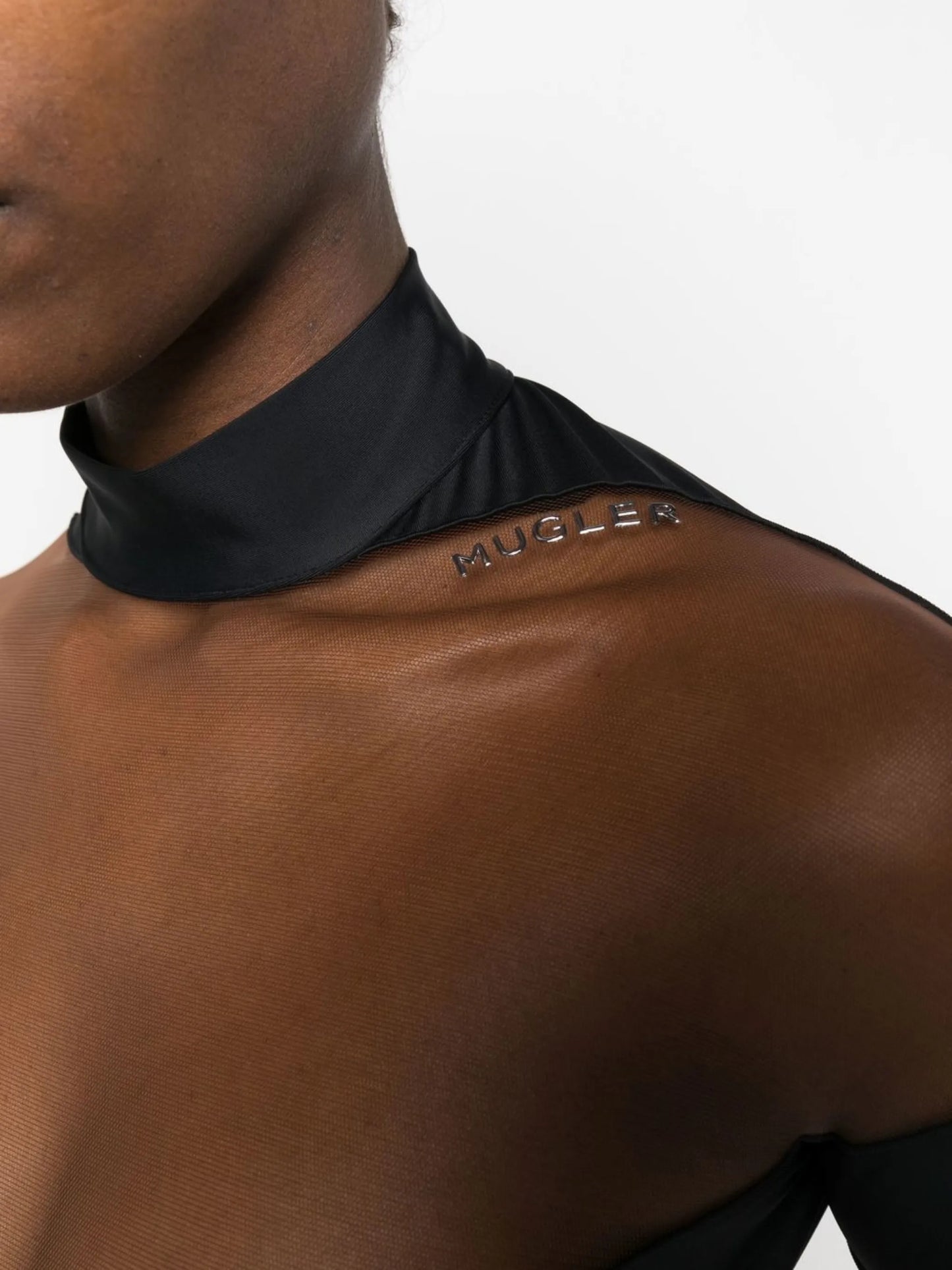 logo-lettering sheer-panel body