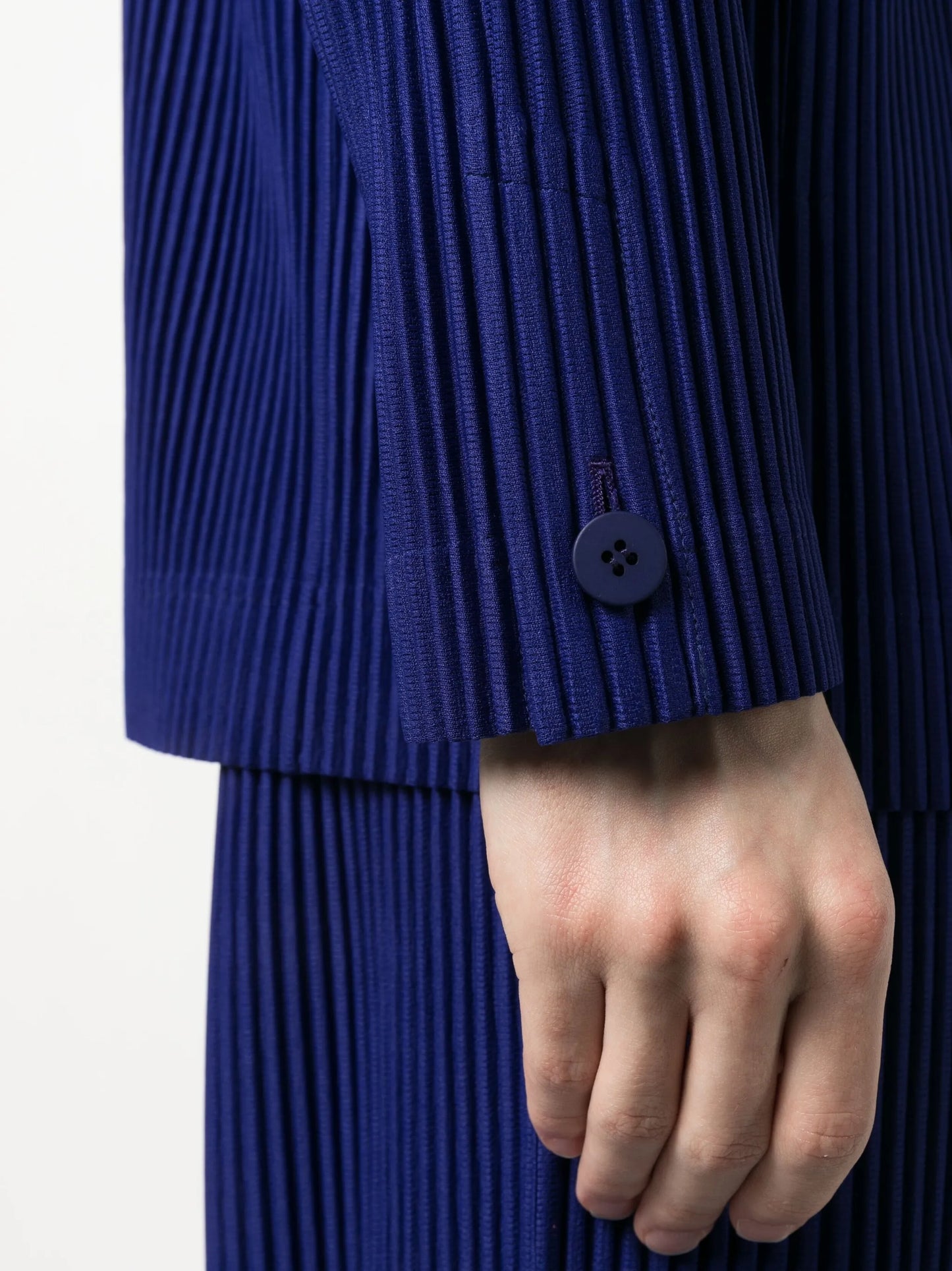 off-centre fastening fully-pleated jacket