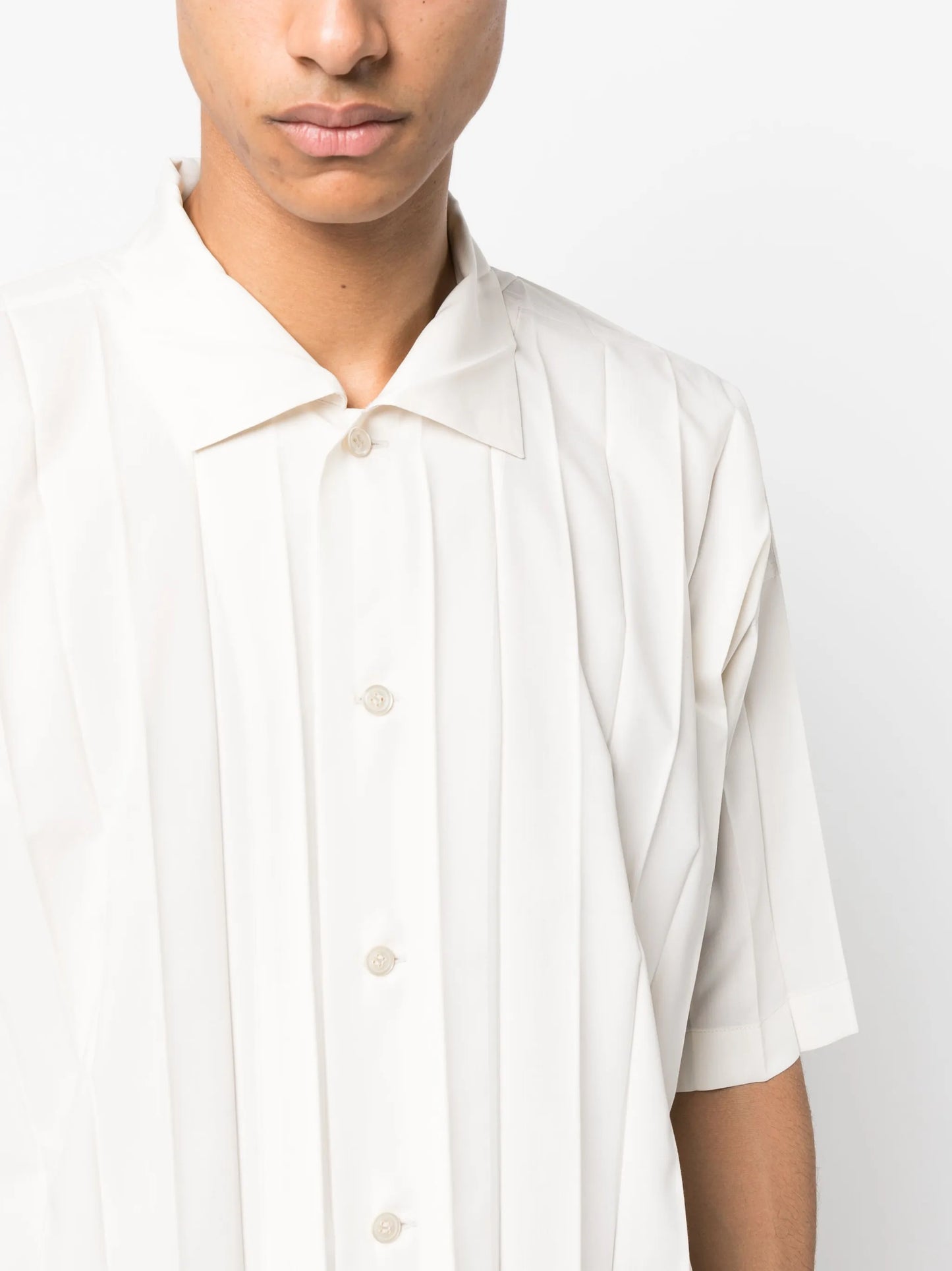 Edge short-sleeve shirt