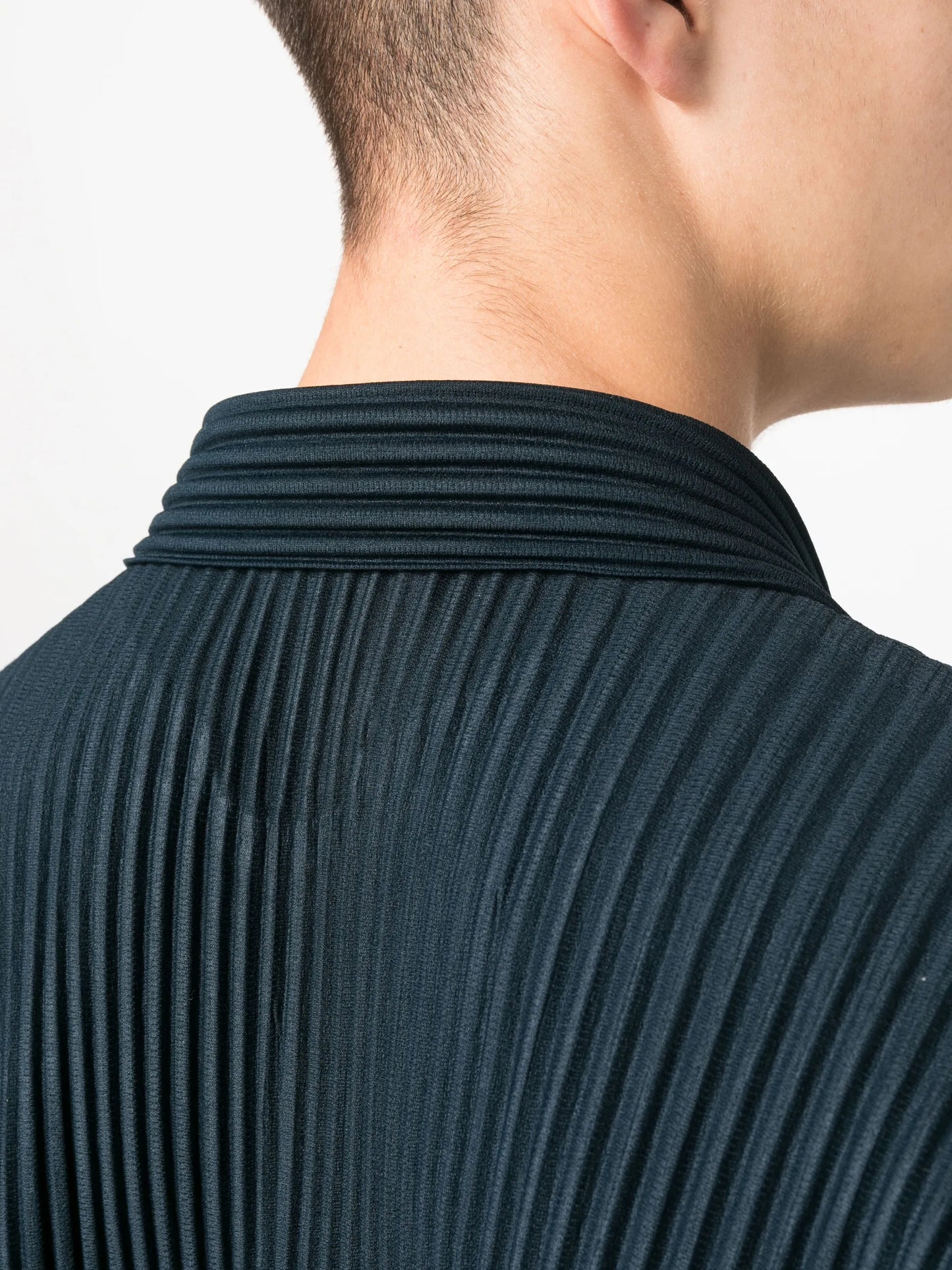 micro-pleated short-sleeved shirt