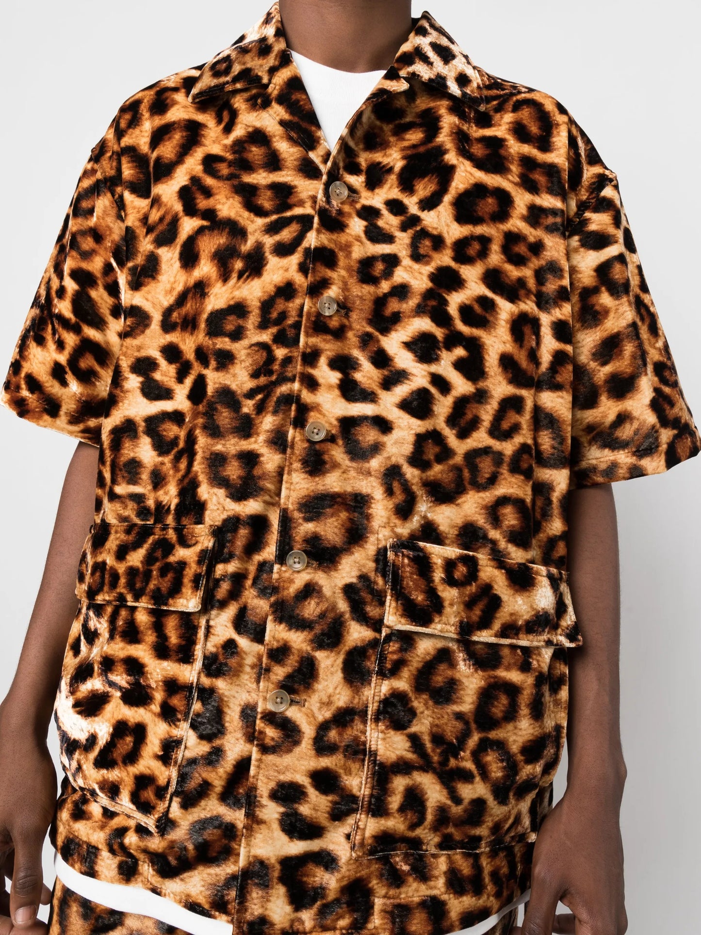leopard-print short-sleeved shirt
