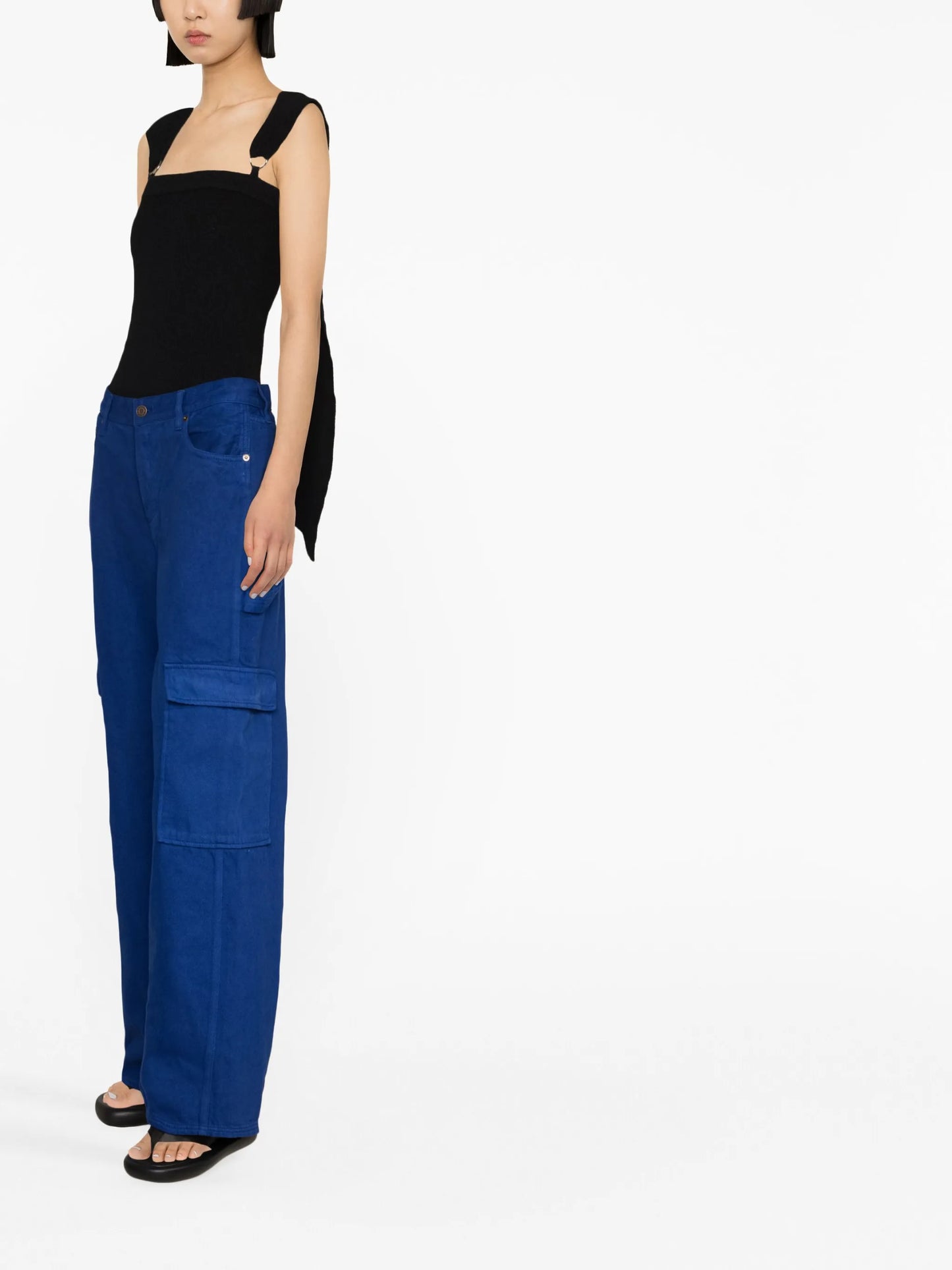 cargo-pockets wide-leg jeans