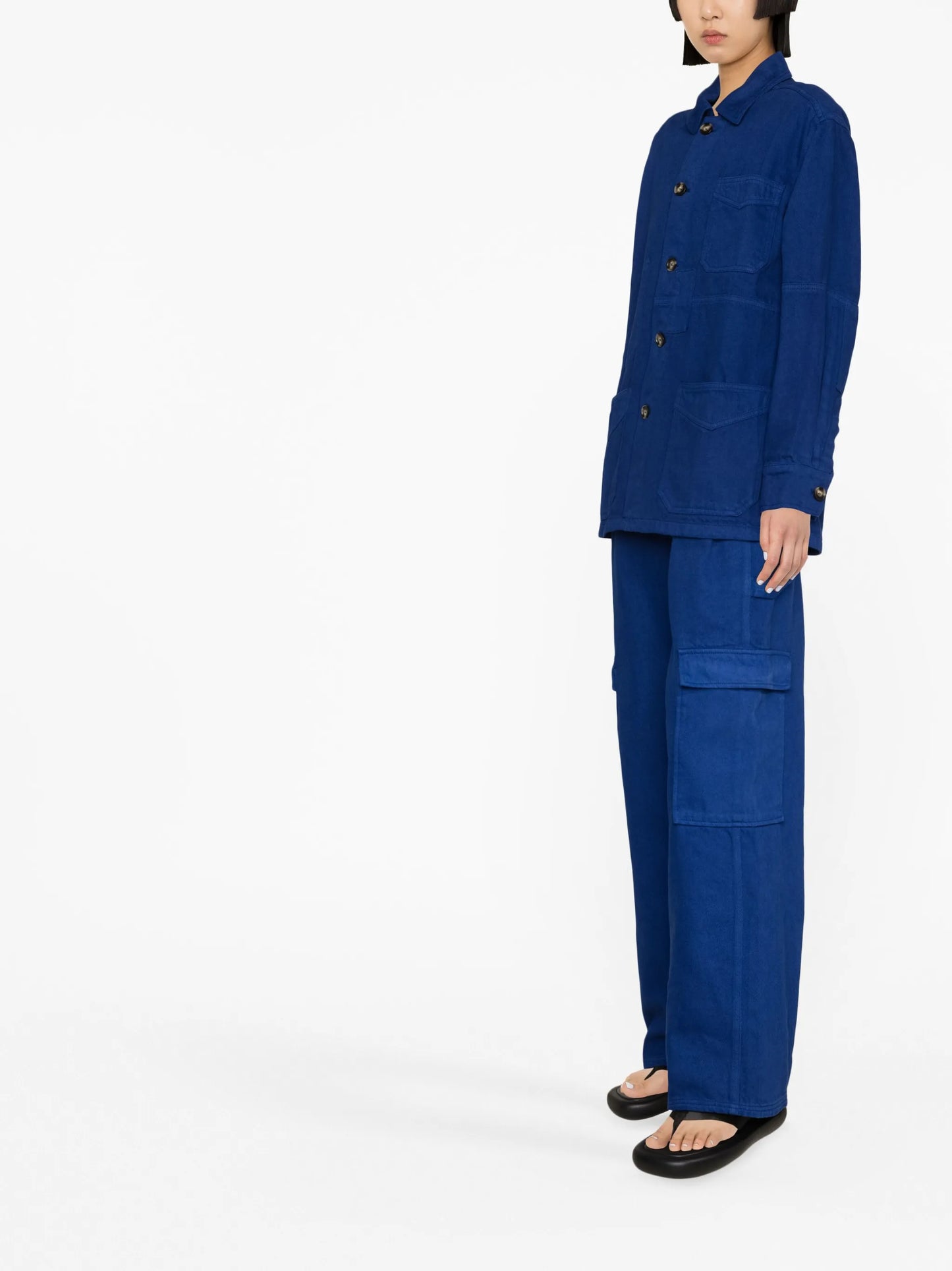 single-breasted button-fastening jacket