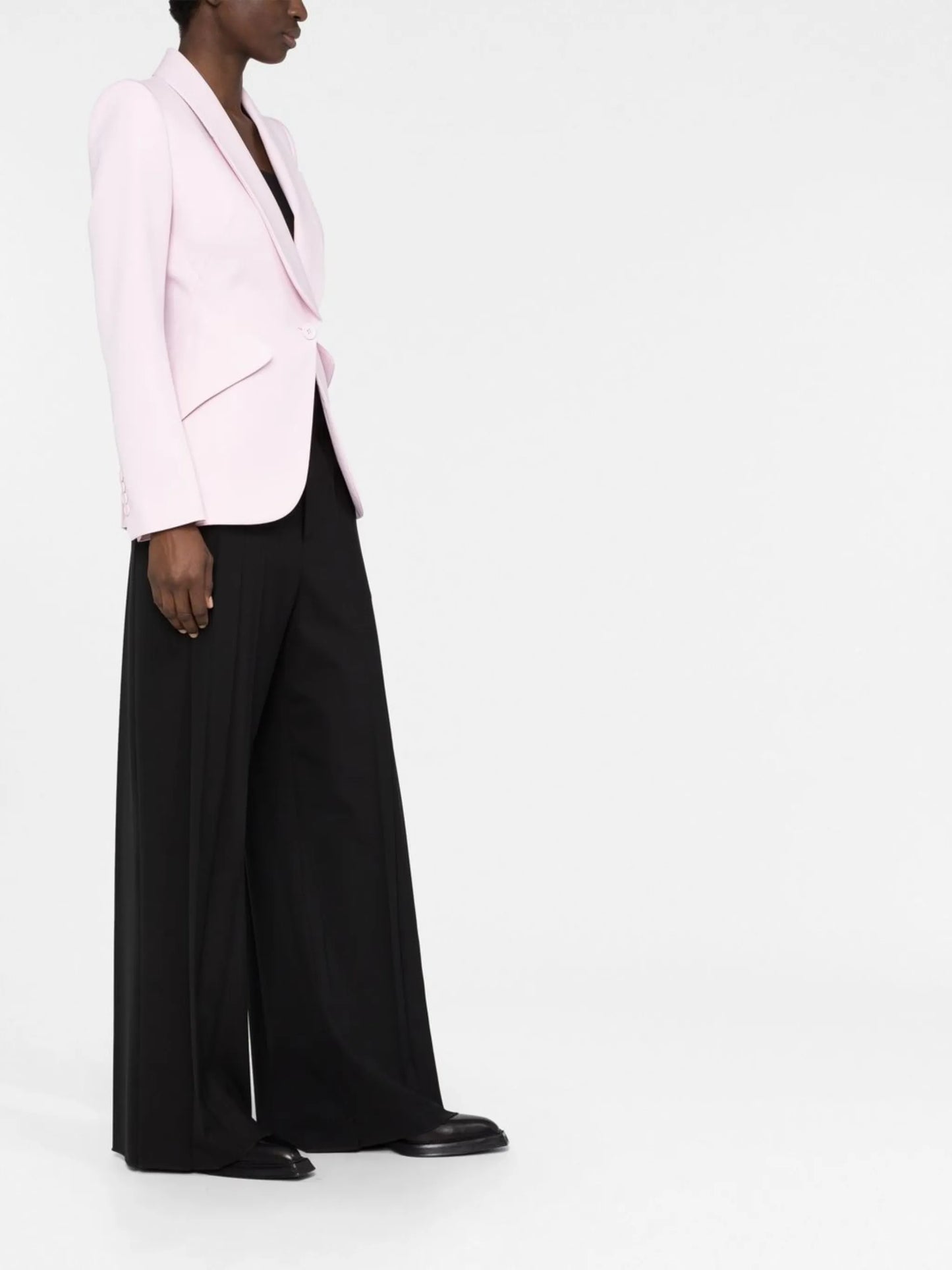peak-shoulder single-breasted blazer