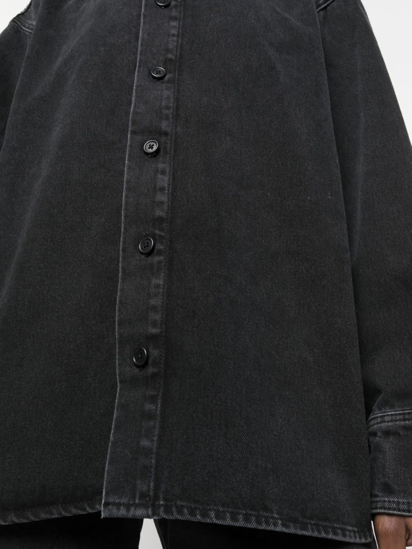 oversized-cut long-sleeved shirt
