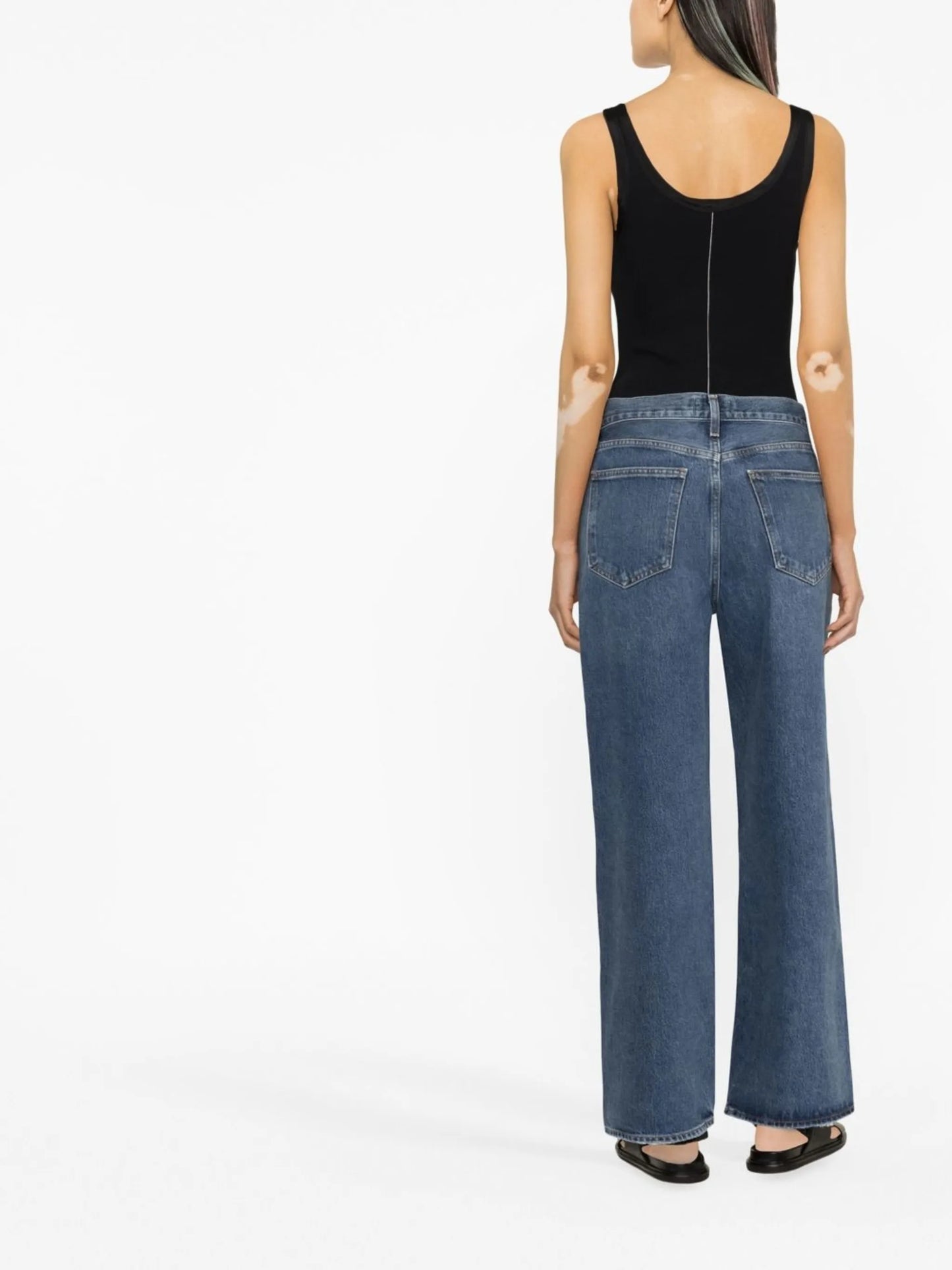 wide-leg baggy jeans