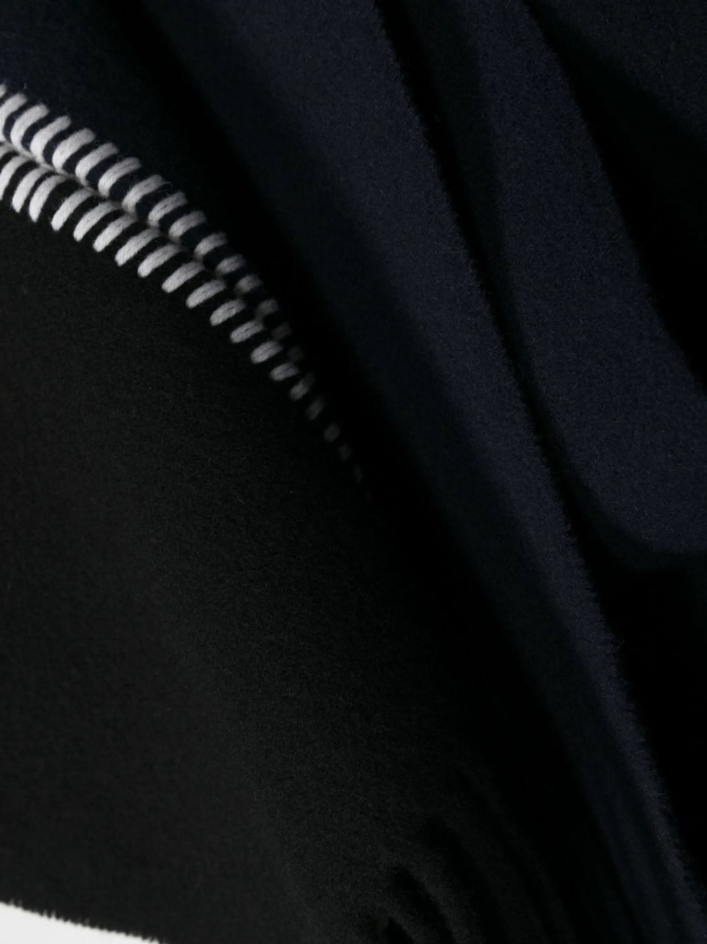 embroidered-logo whipstitch scarf