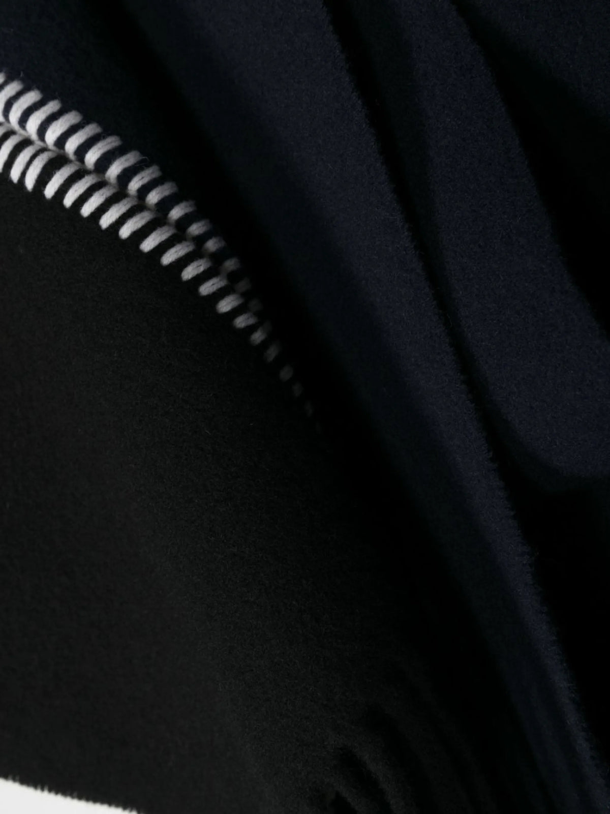 embroidered-logo whipstitch scarf