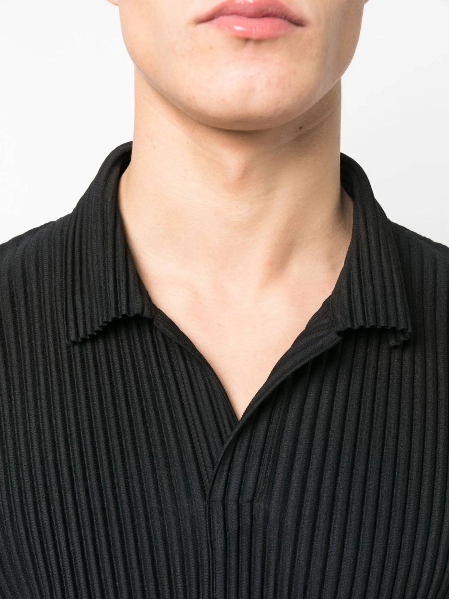 short-sleeve ribbed shirt