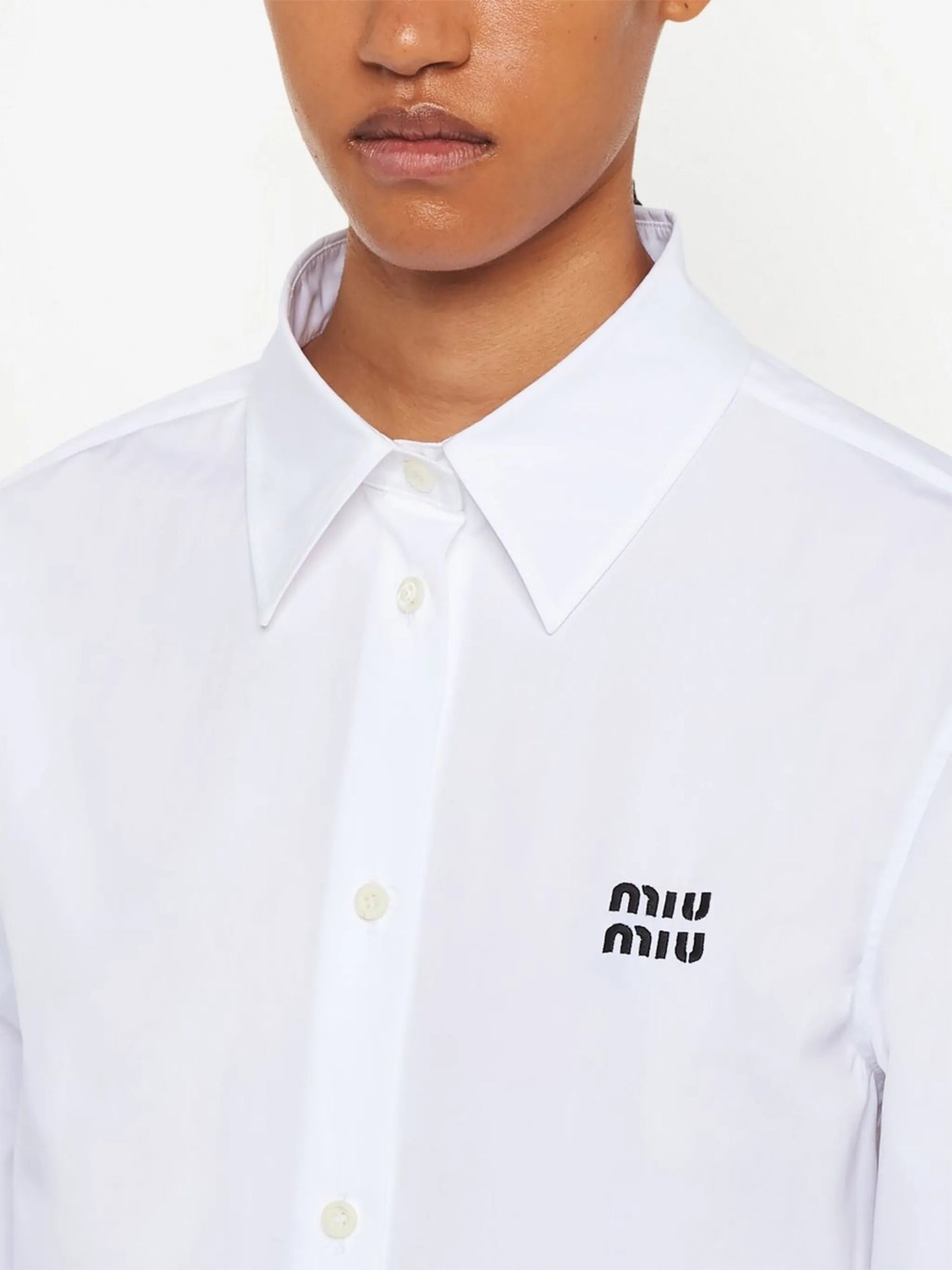 logo-embroidered point-collar shirt