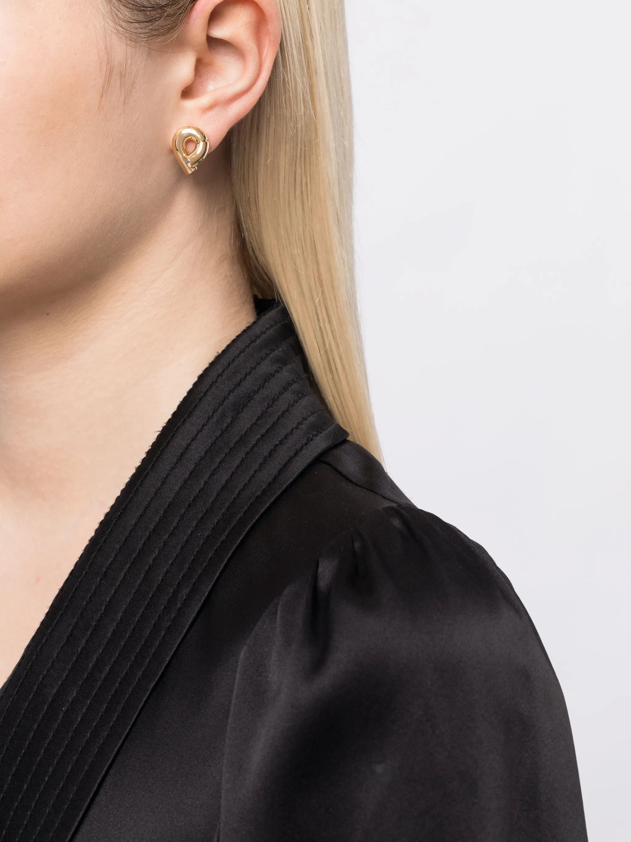 18kt yellow gold Oera diamond stud earrings