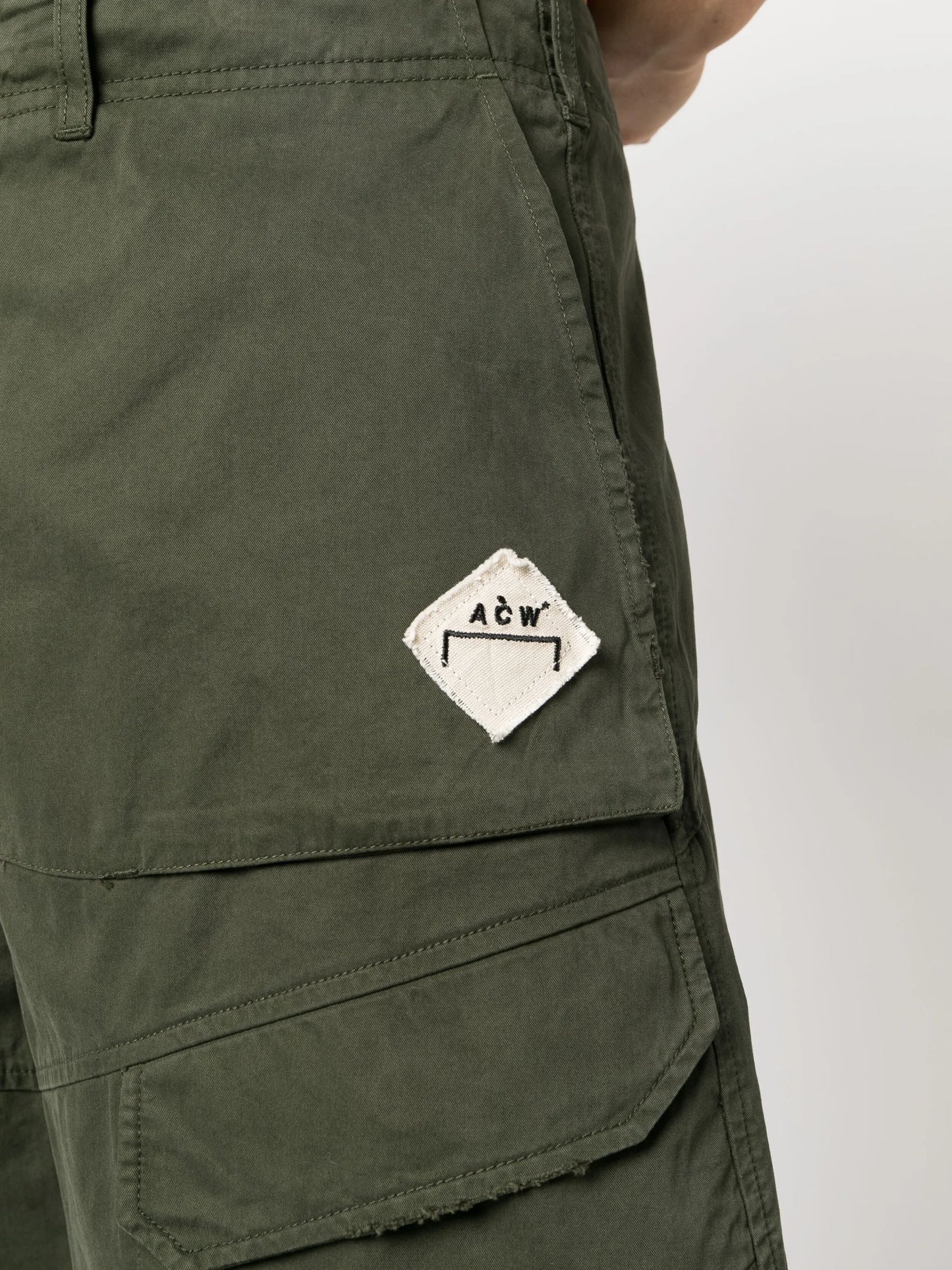 logo-patch cargo shorts