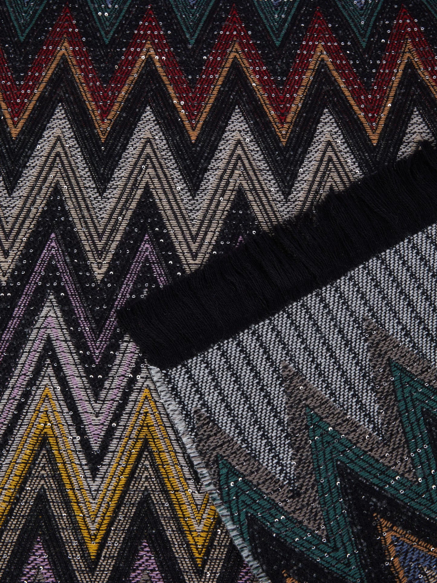 Chen zigzag-knit blanket