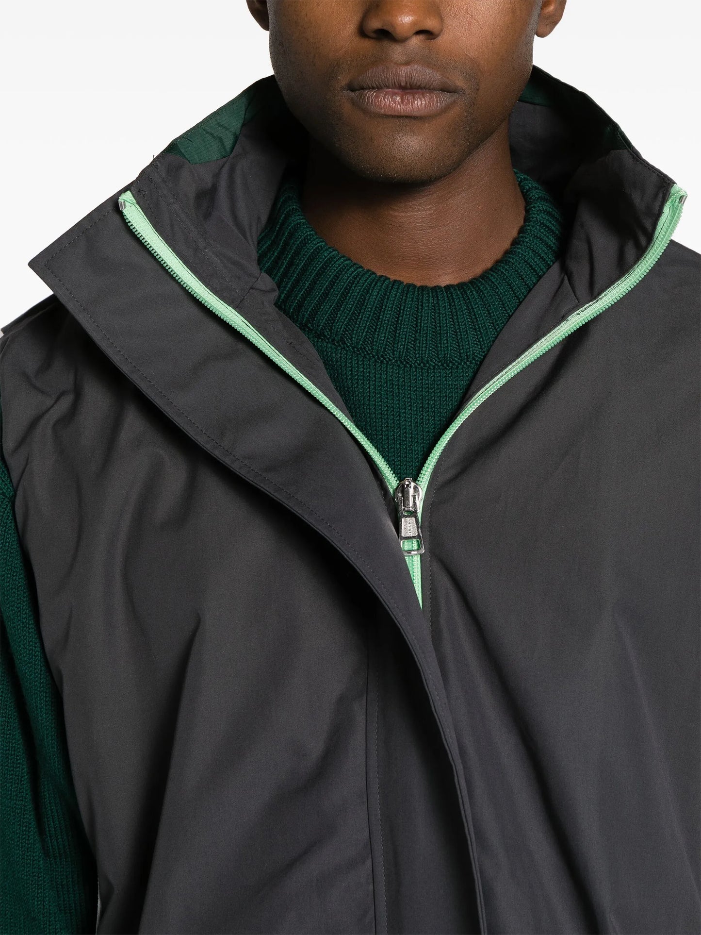 piping-detailed zip-up gilet