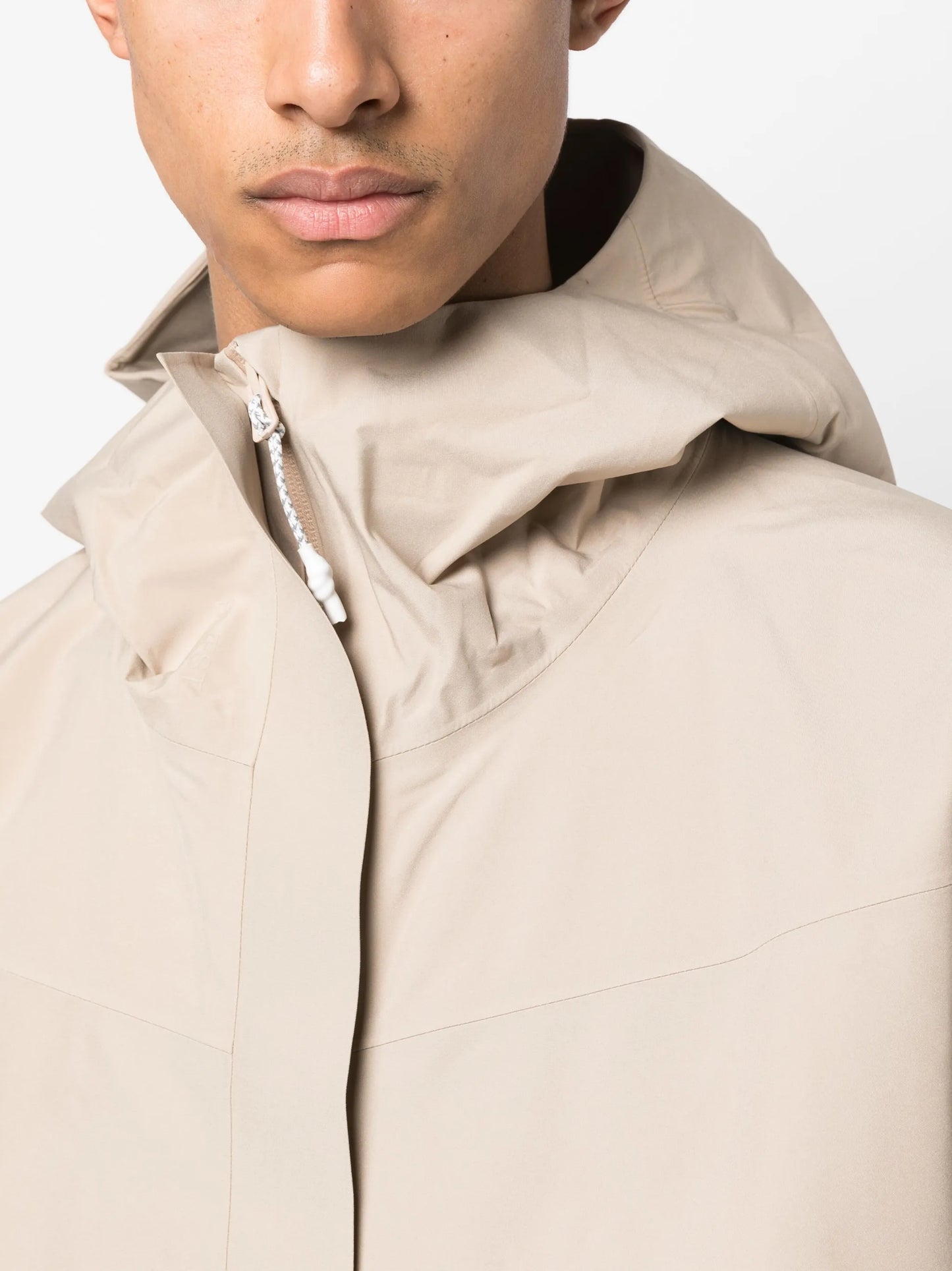concealed-fastening hooded jacket
