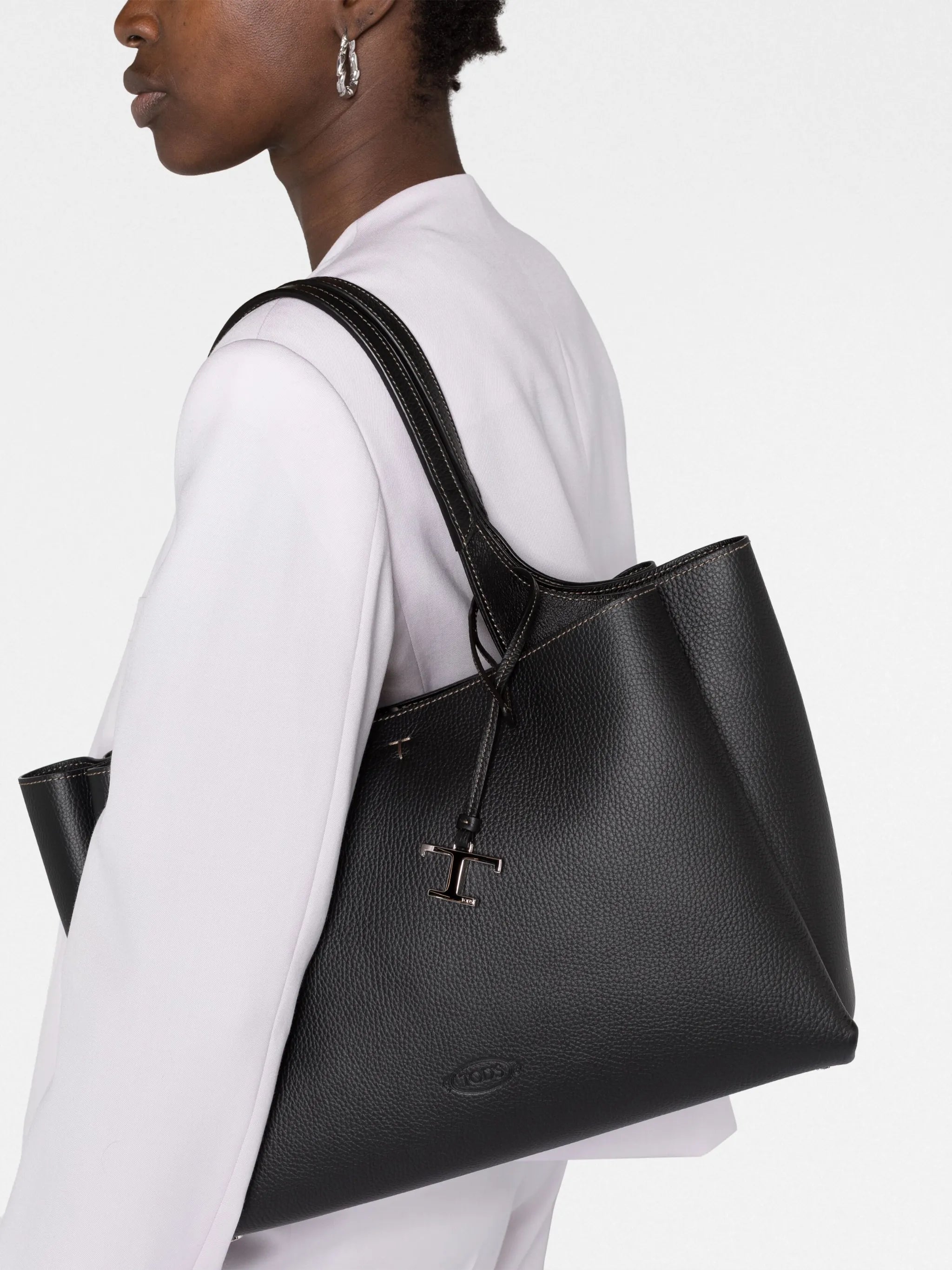 T-pendant leather tote bag