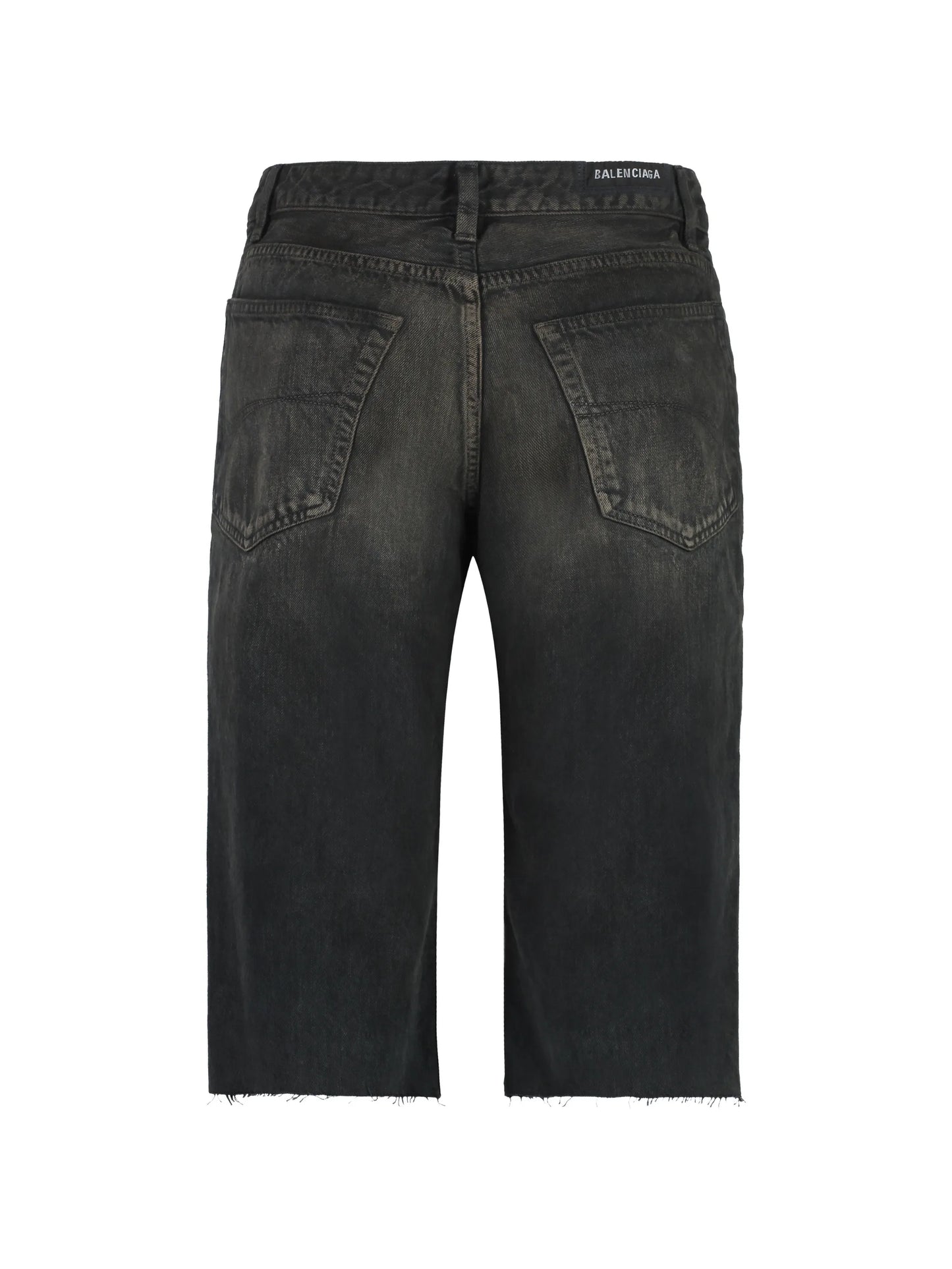 button-fastening shorts