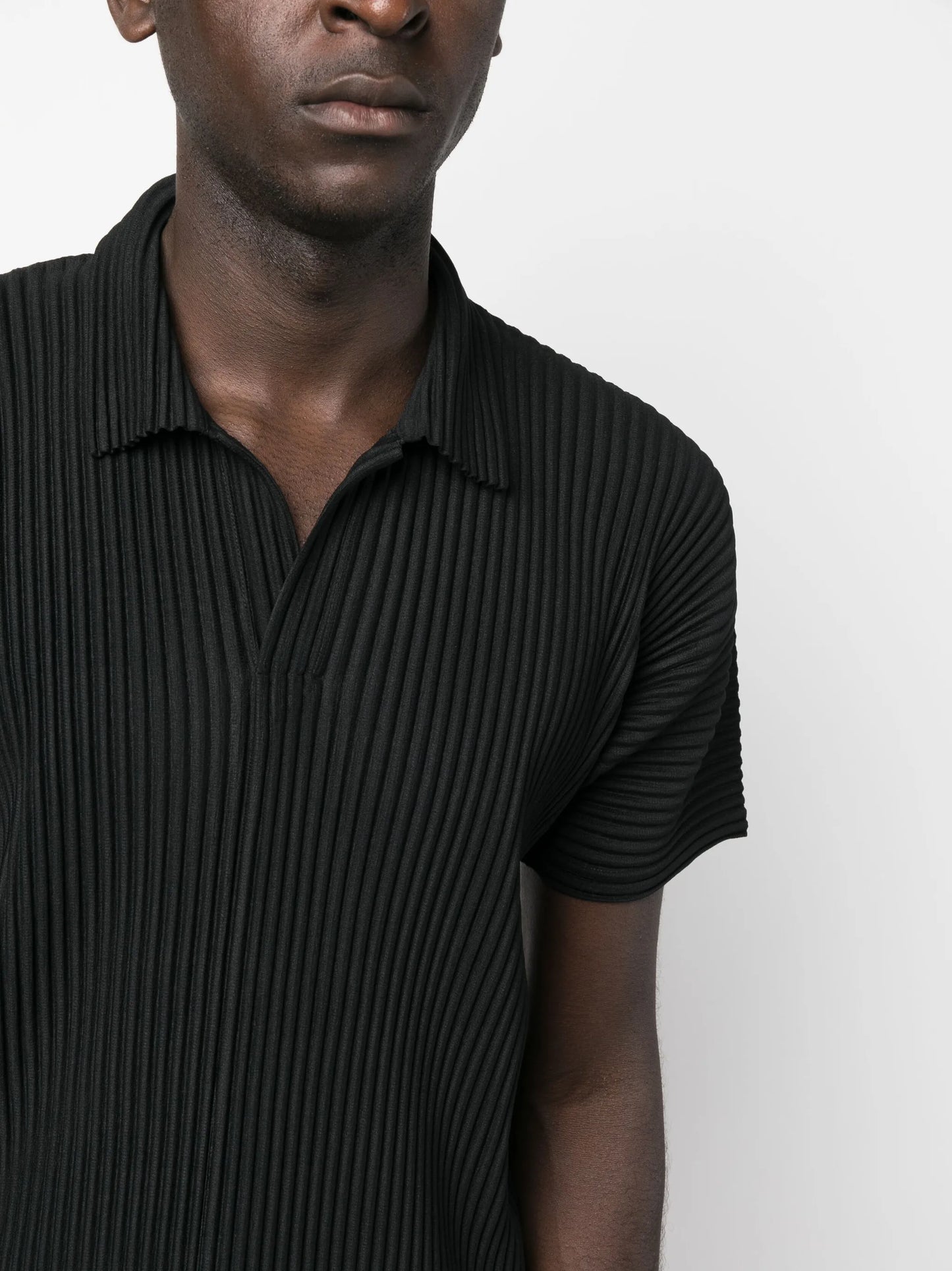 pleated short-sleeve shirt