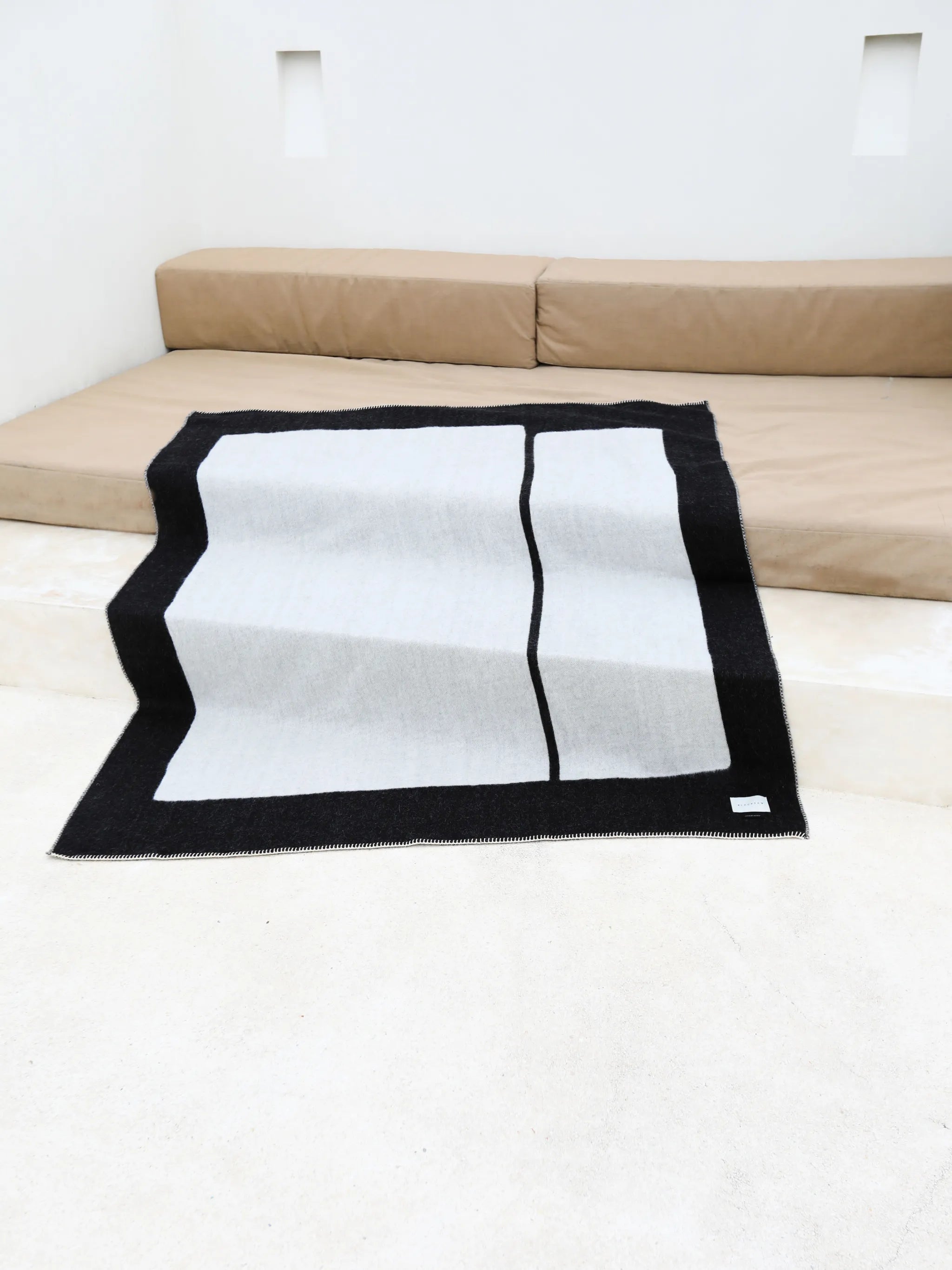 Generation reversible alpaca-wool throw