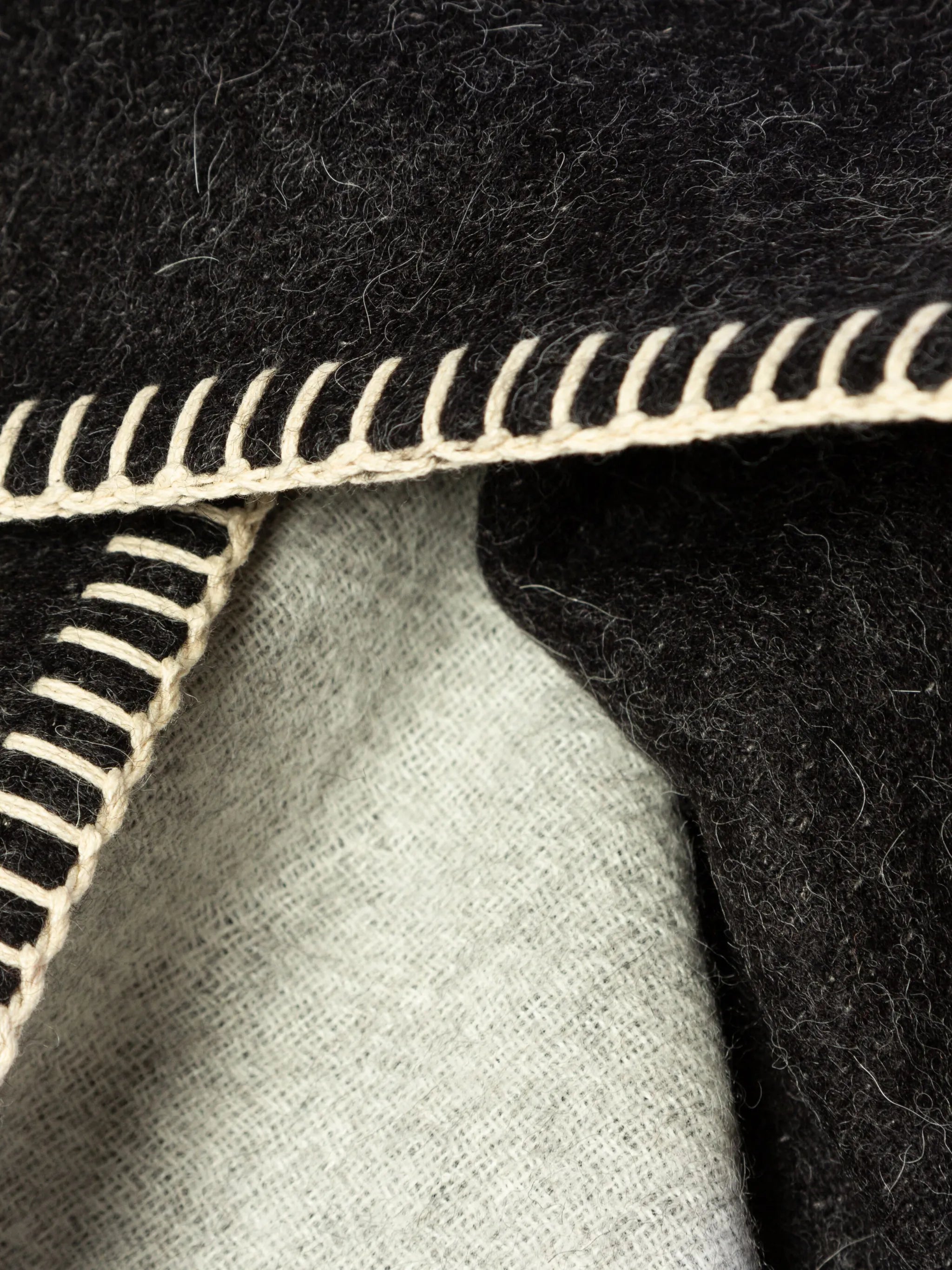 Generation reversible alpaca-wool throw