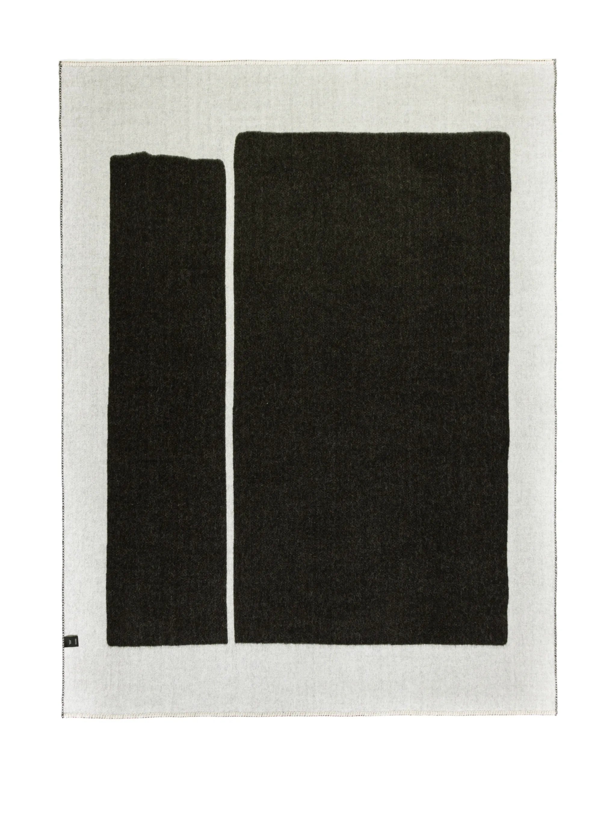 Generation reversible alpaca-wool throw