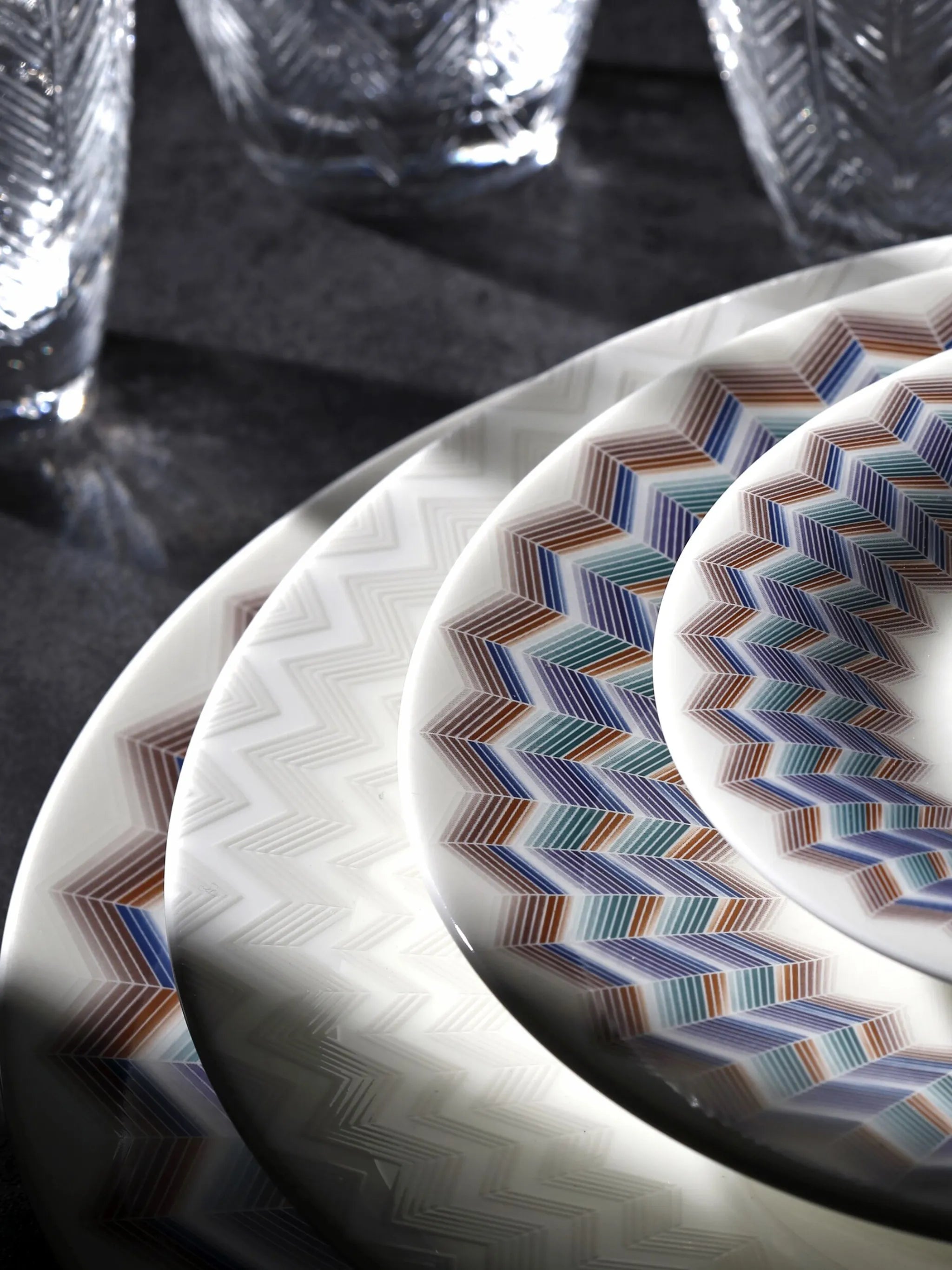 Zig Zag Jarris charger plate (32cm)