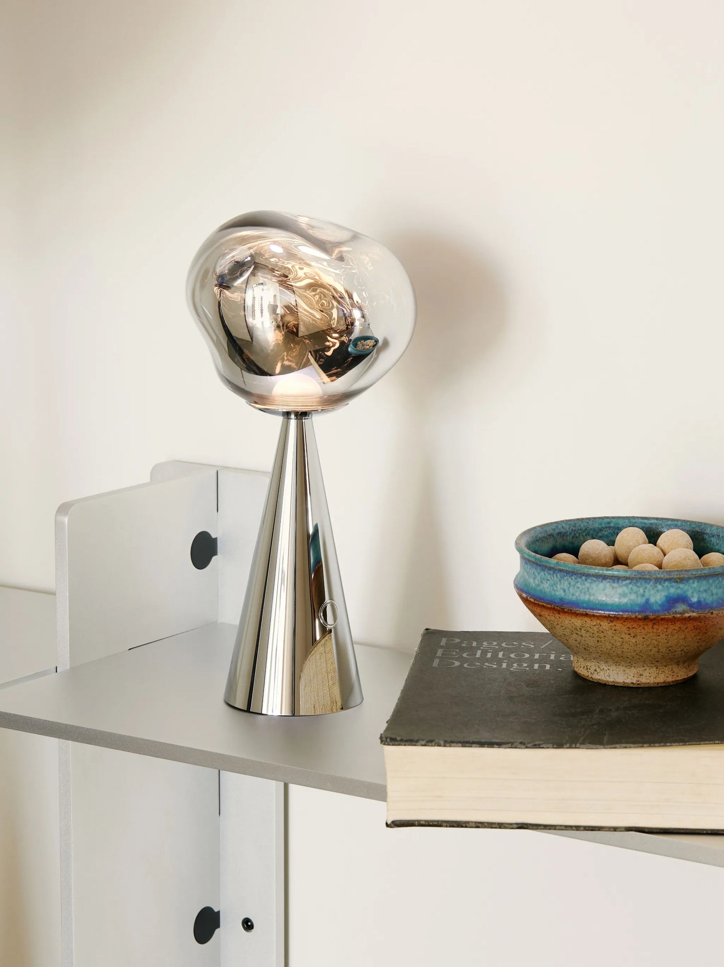 Melt portable LED UN light