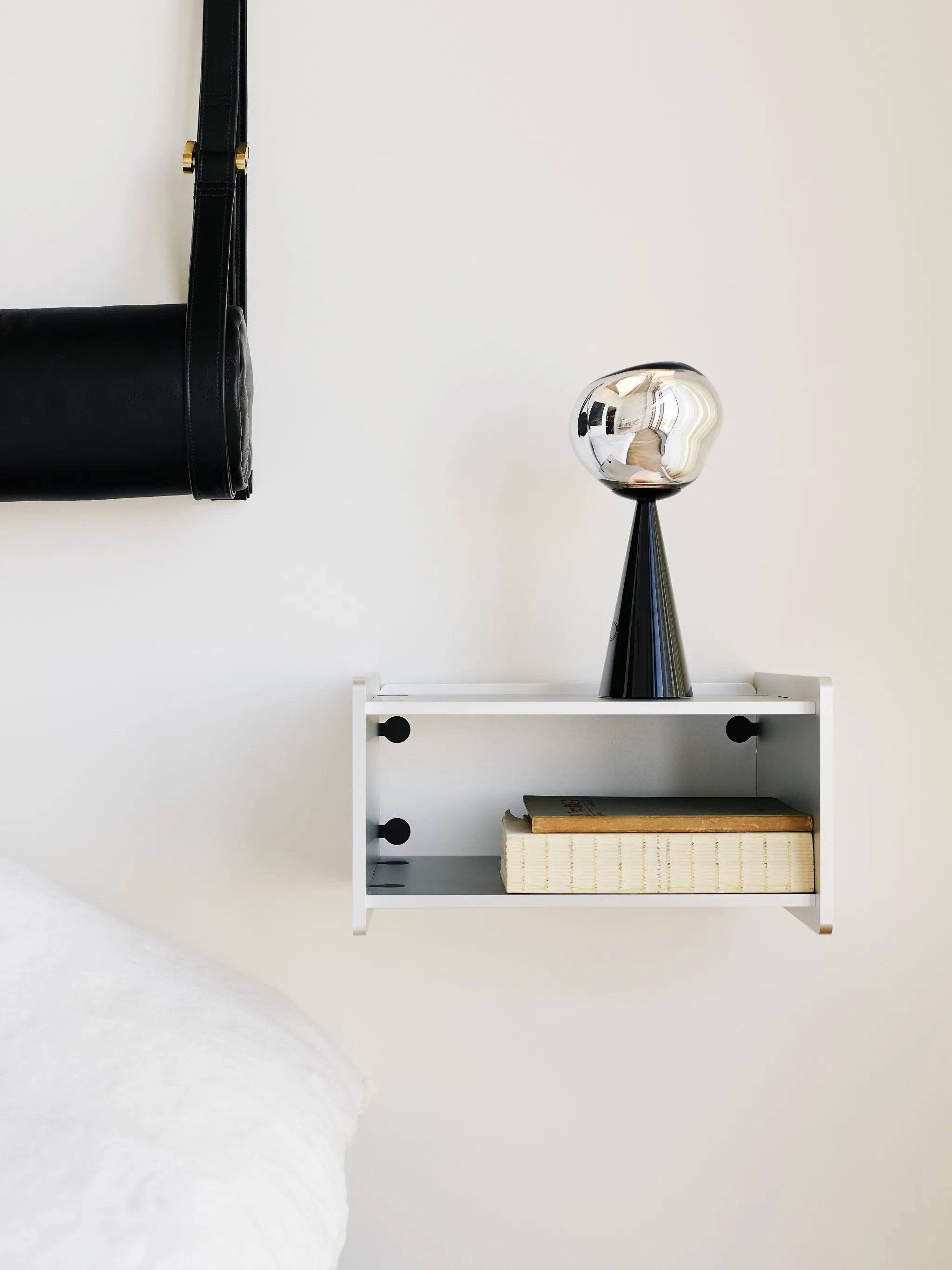 Melt portable LED UN light