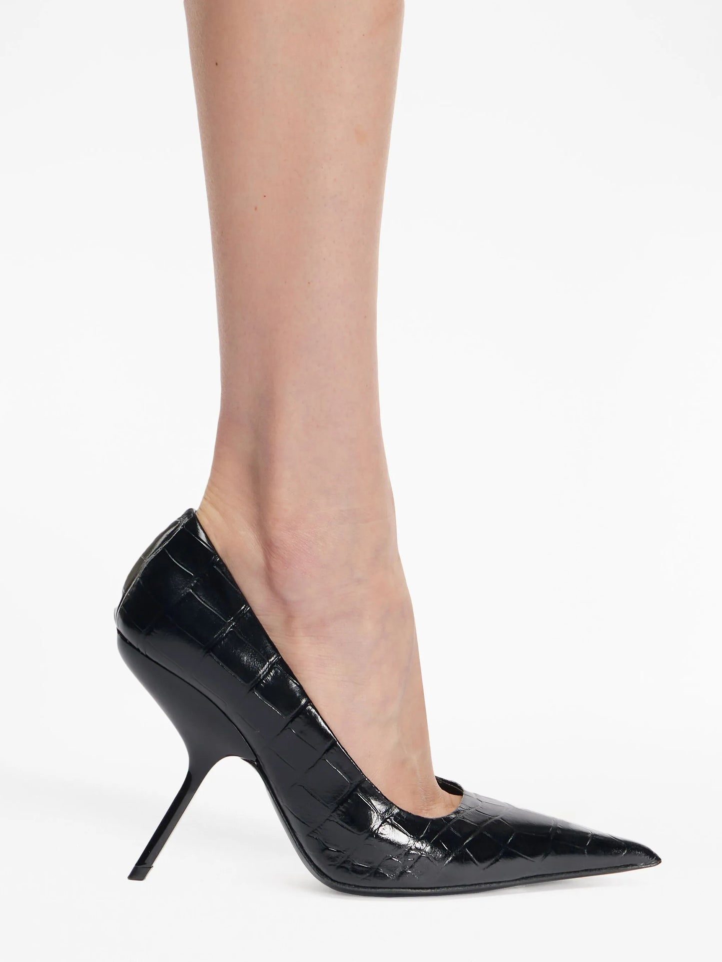 Eva 105mm crocodile-embossed pumps