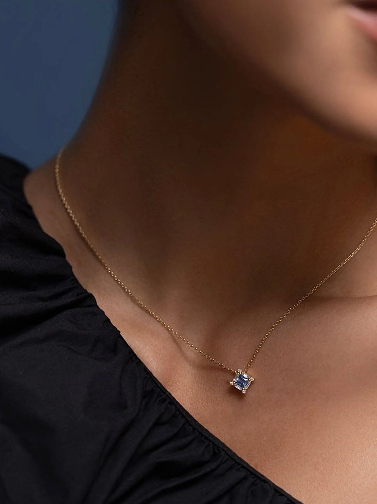 18kt yellow gold Princess sapphire and diamond necklace