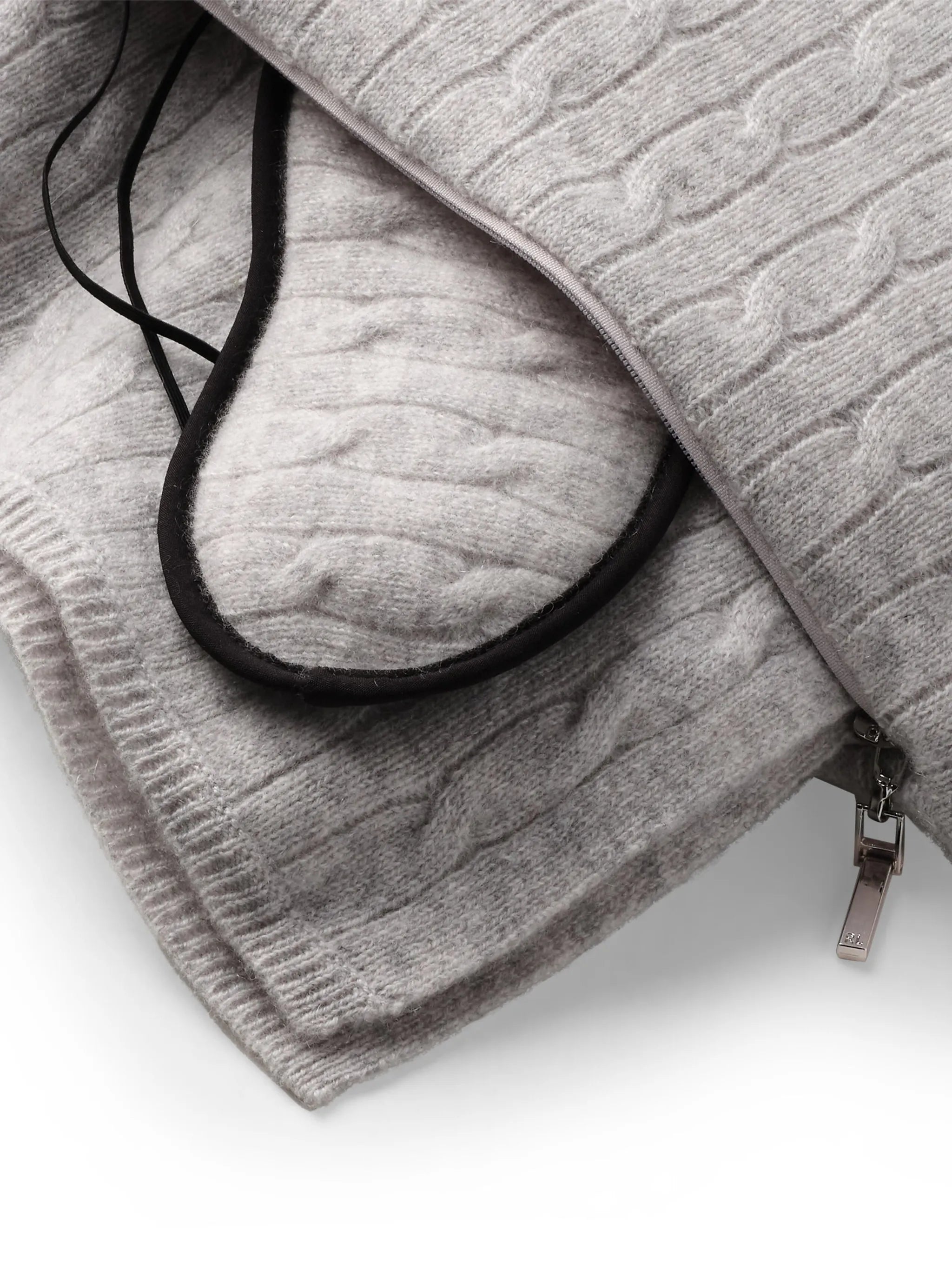 cable-knit travel set