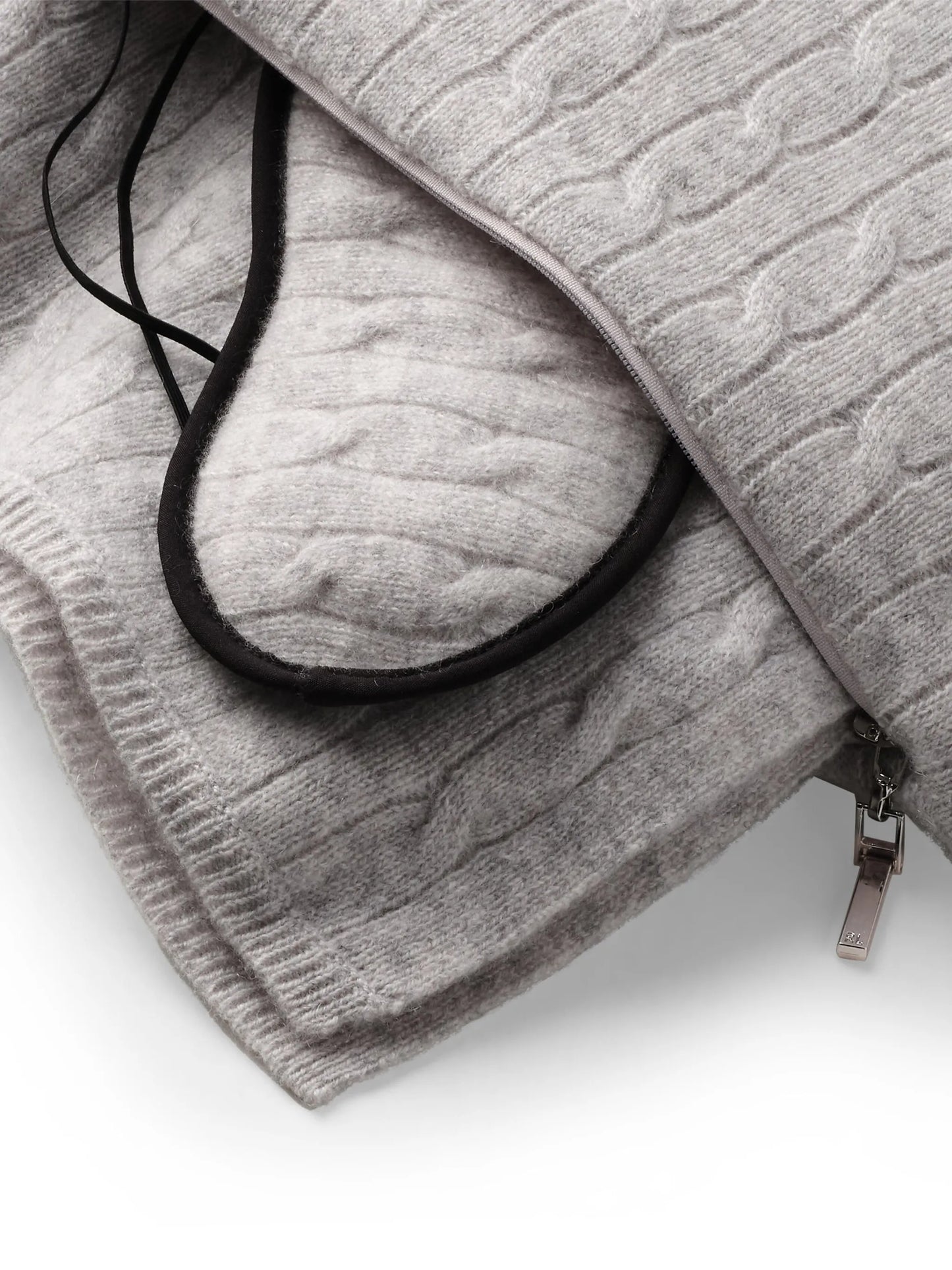 cable-knit travel set