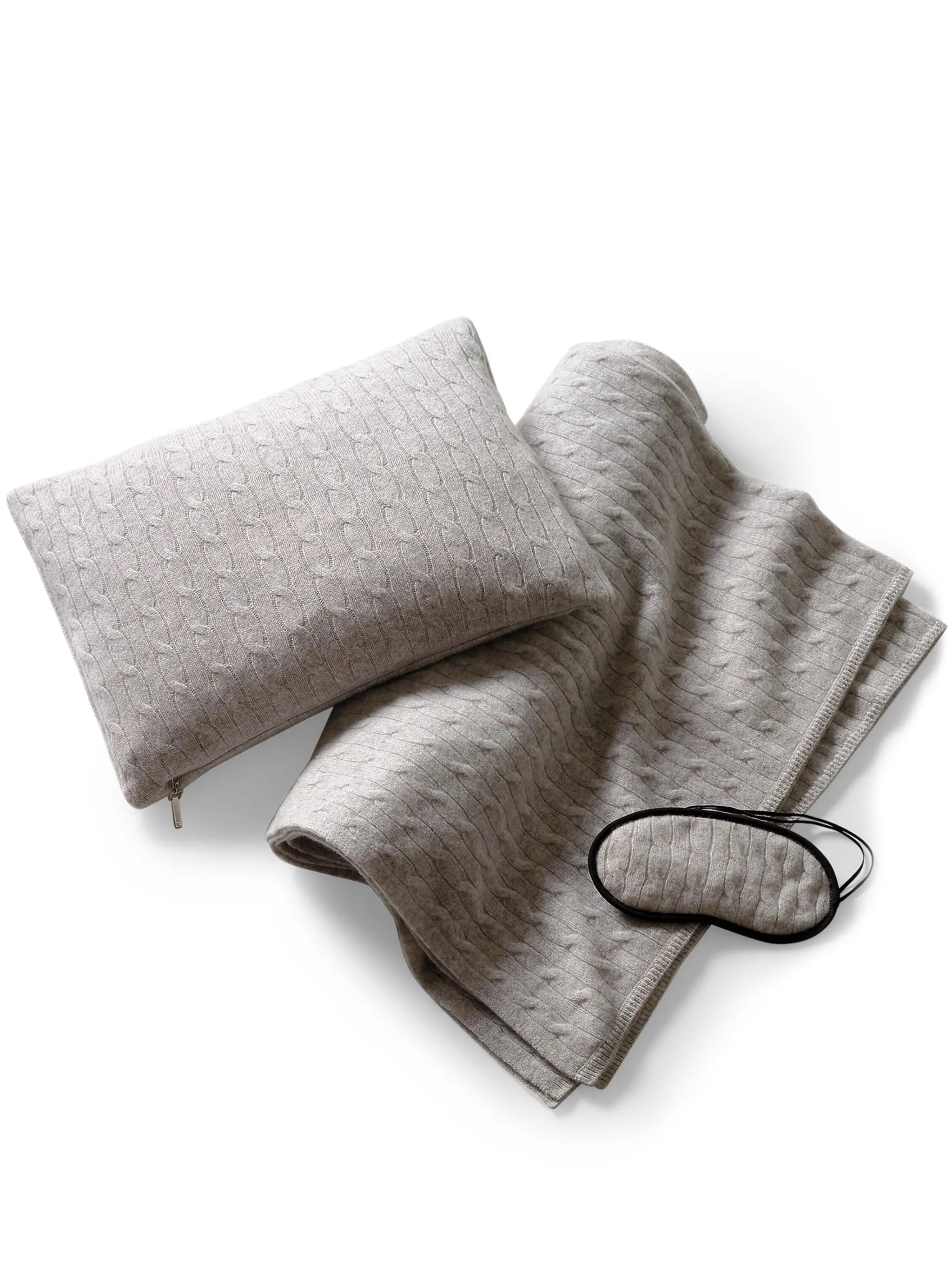 cable-knit travel set