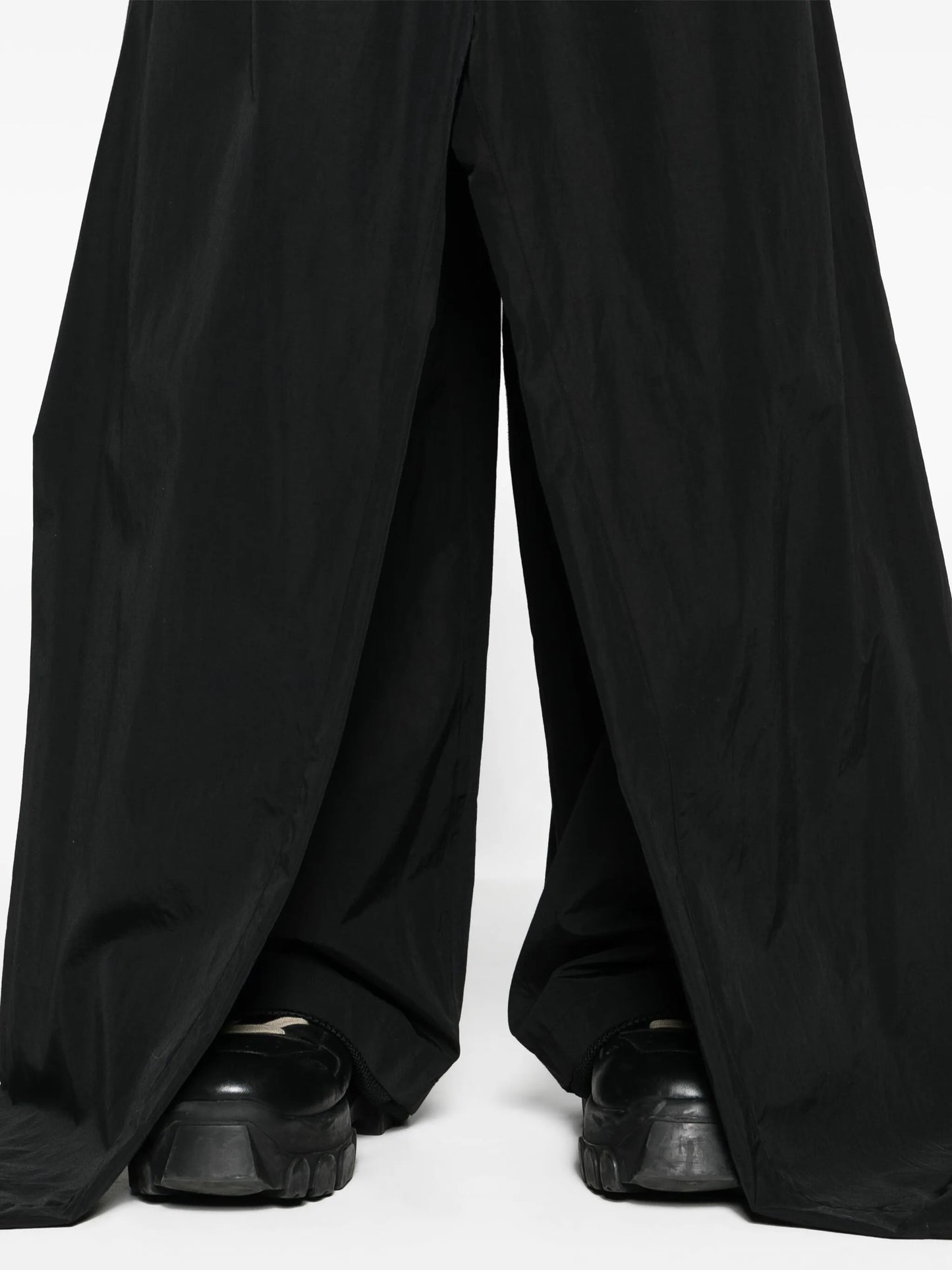 drawstring-waist wide-leg trousers