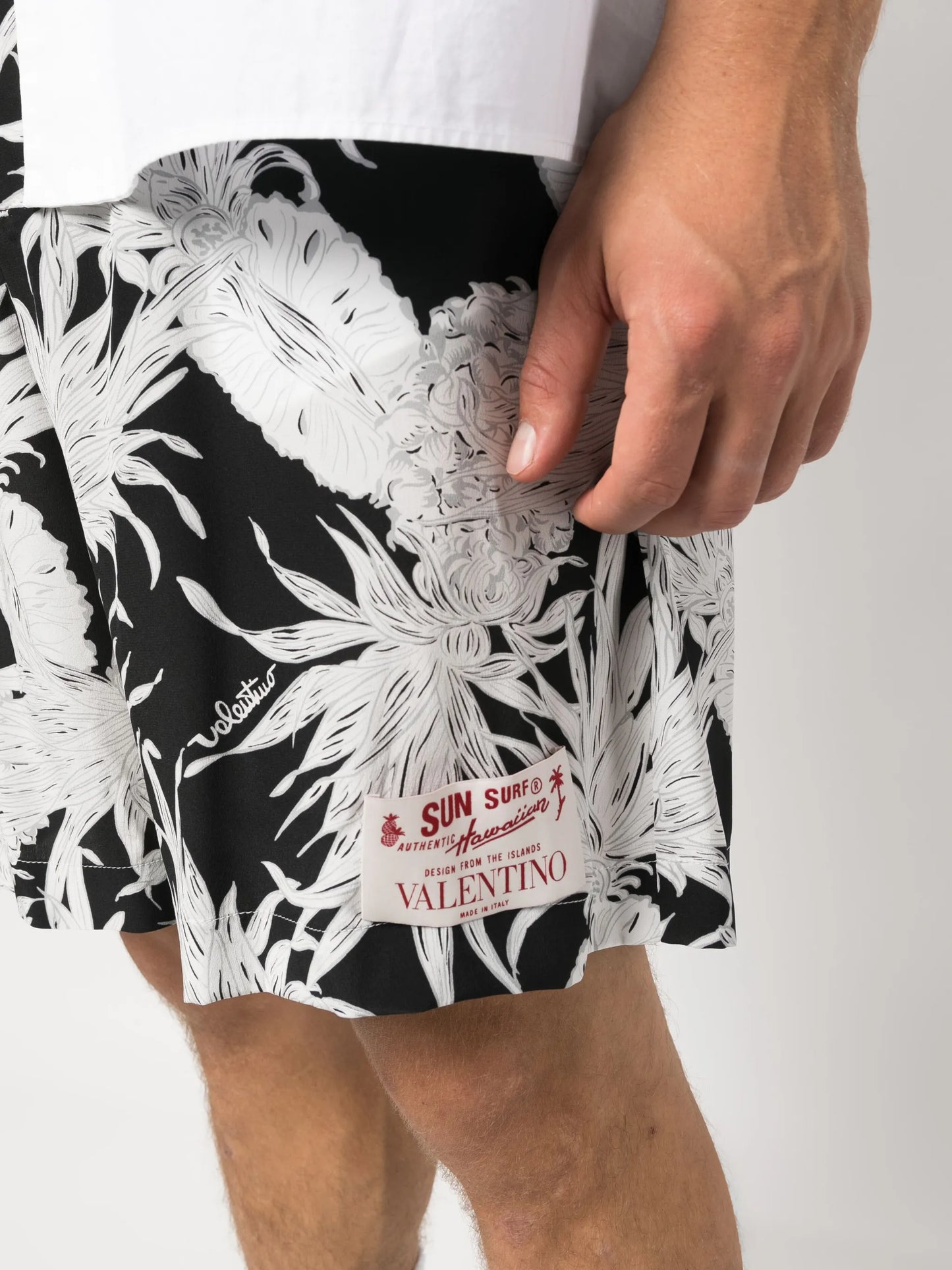 pineapple-print Bermuda shorts
