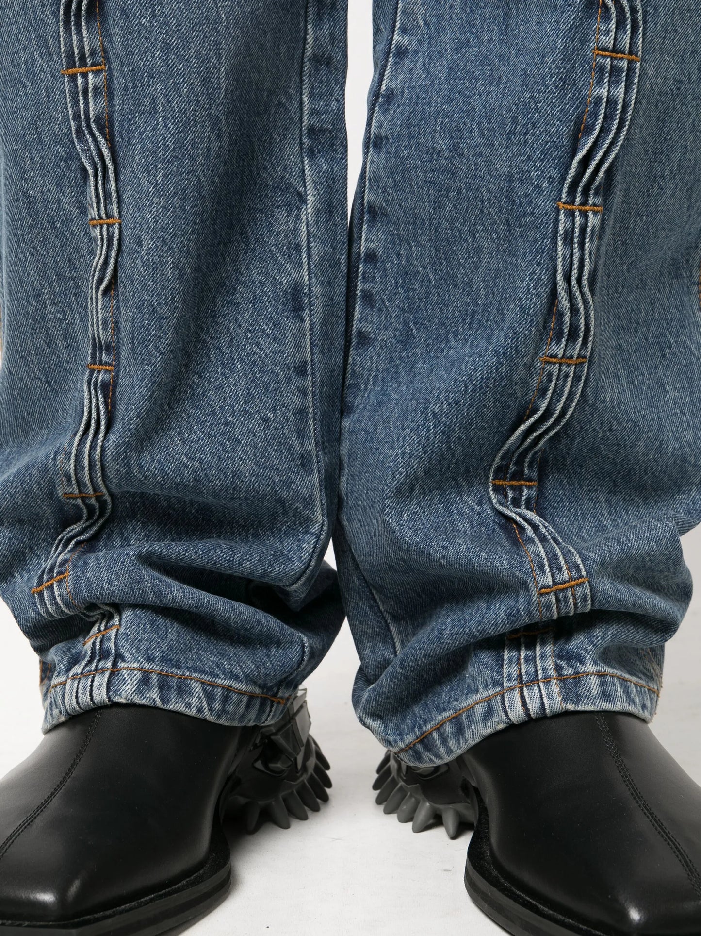 contrast-stitching light-wash jeans