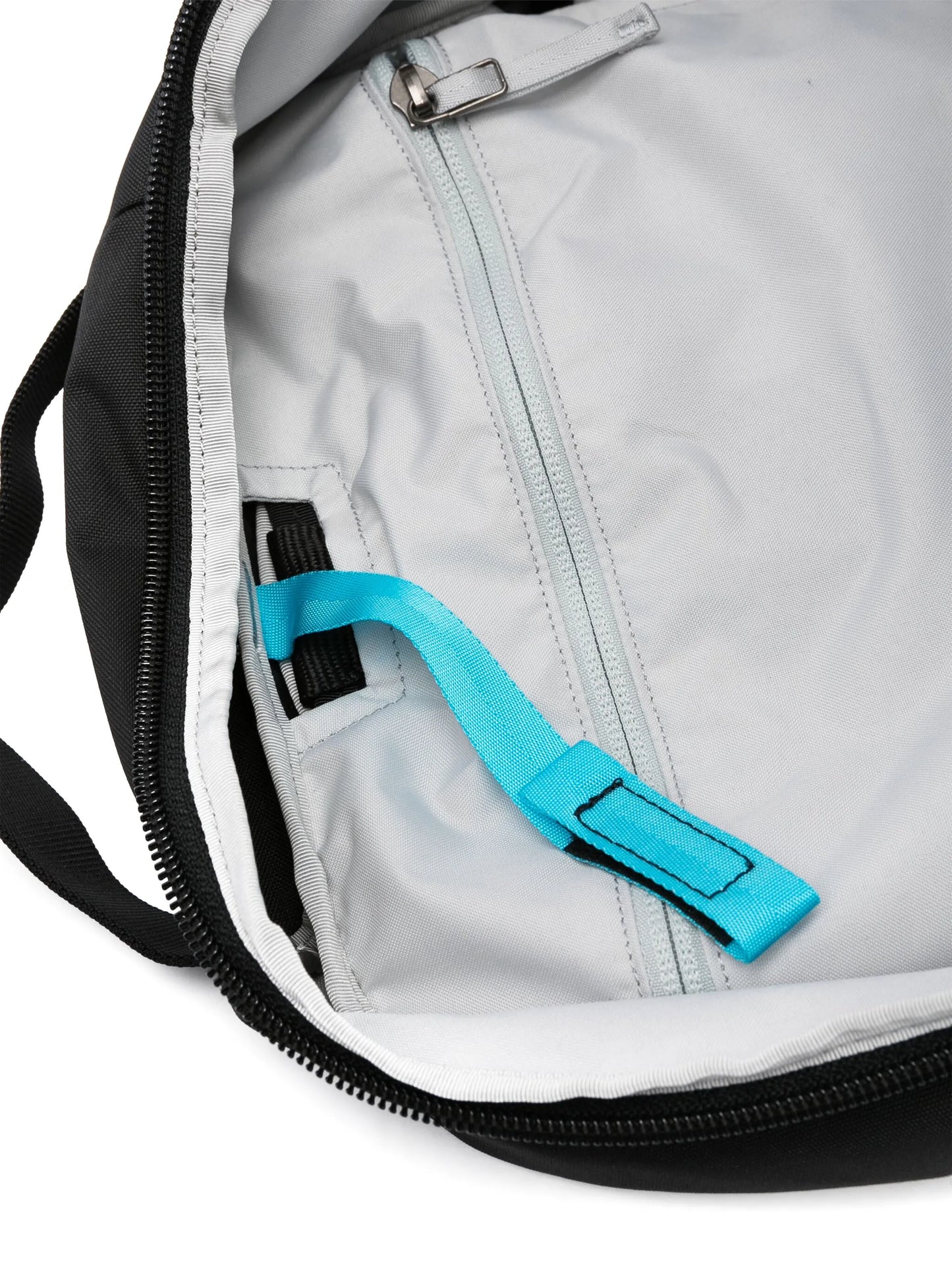 Mantis 26 logo-embroidered backpack