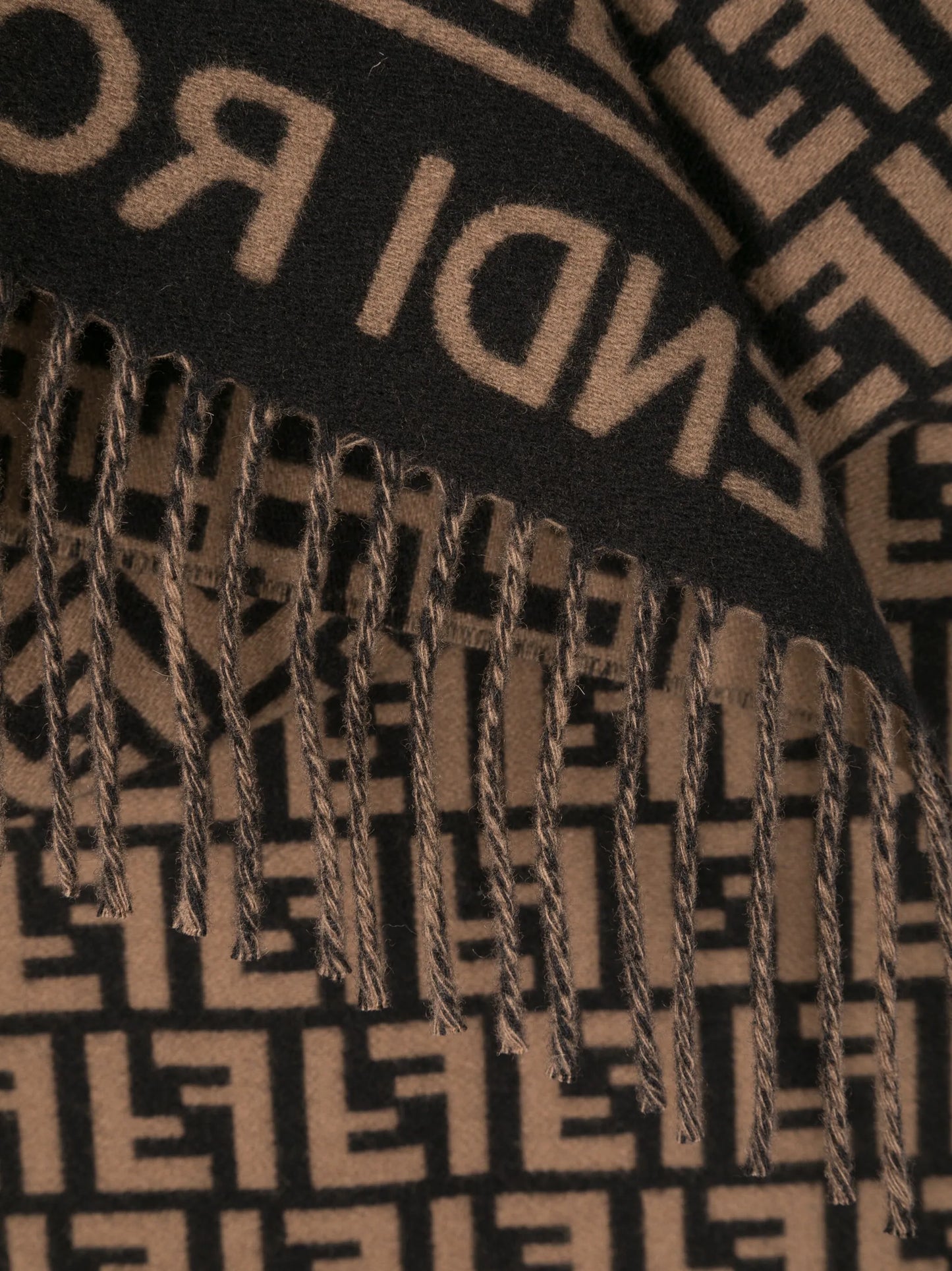 jacquard FF-motif scarf