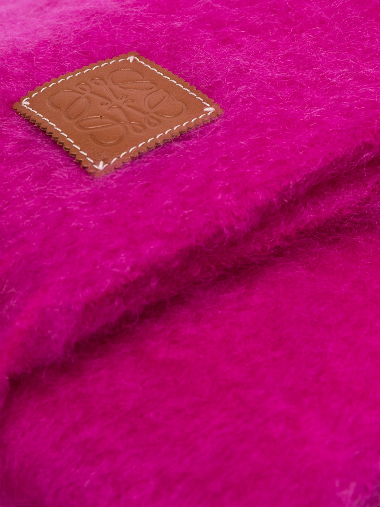Anagram logo-patch brushed-effect scarf