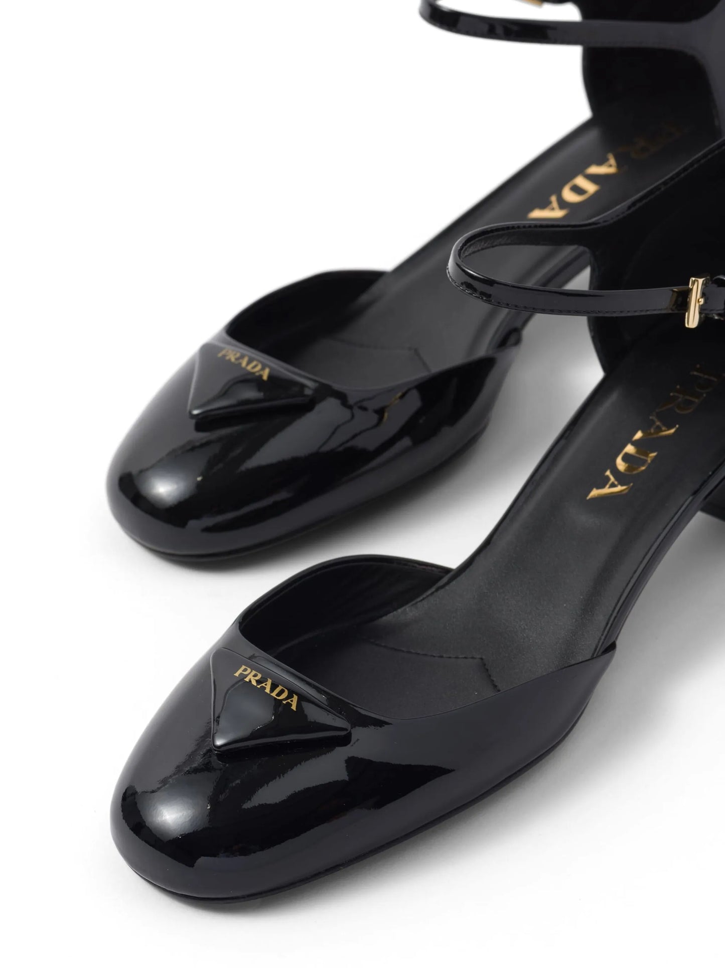 logo-plaque pumps